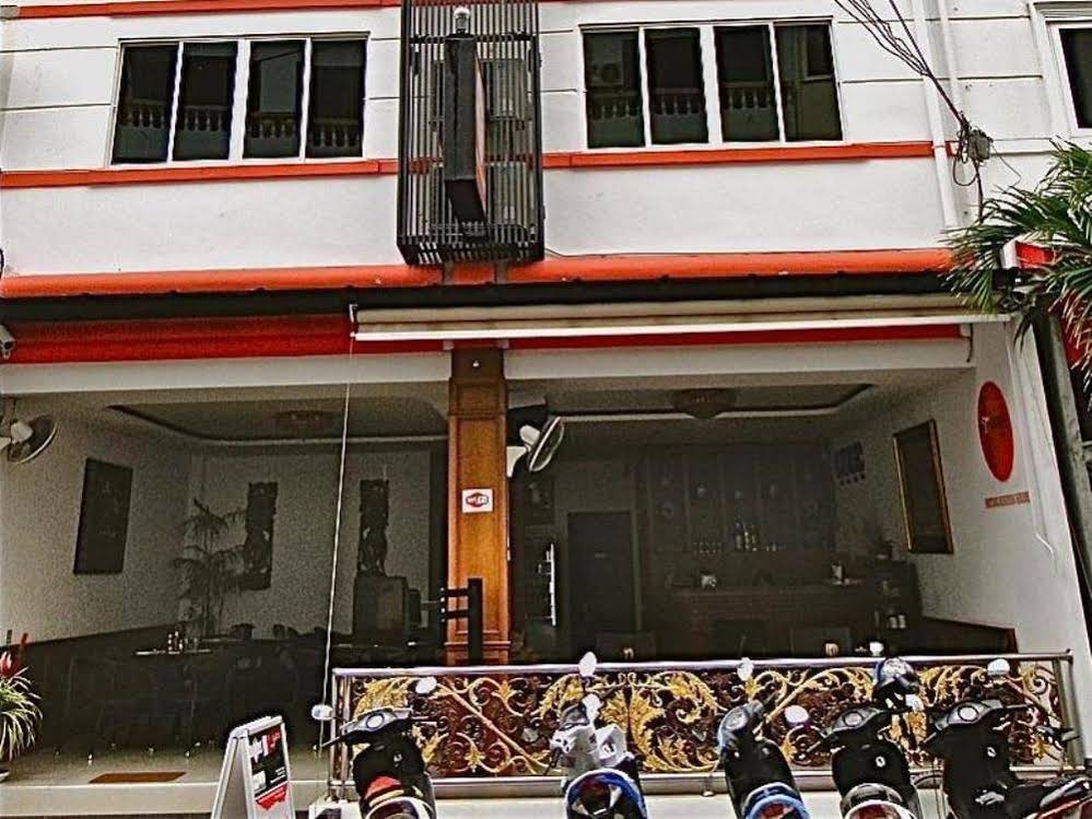 OYO 126 Patong Station House