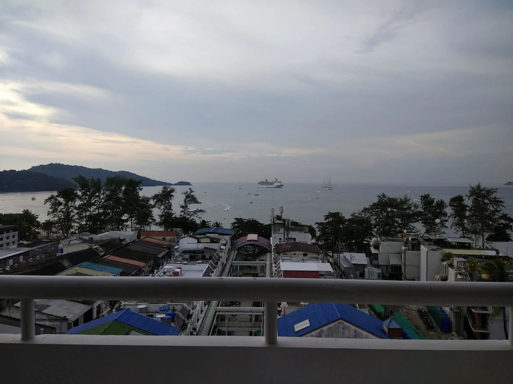 Patong Tower By United 21