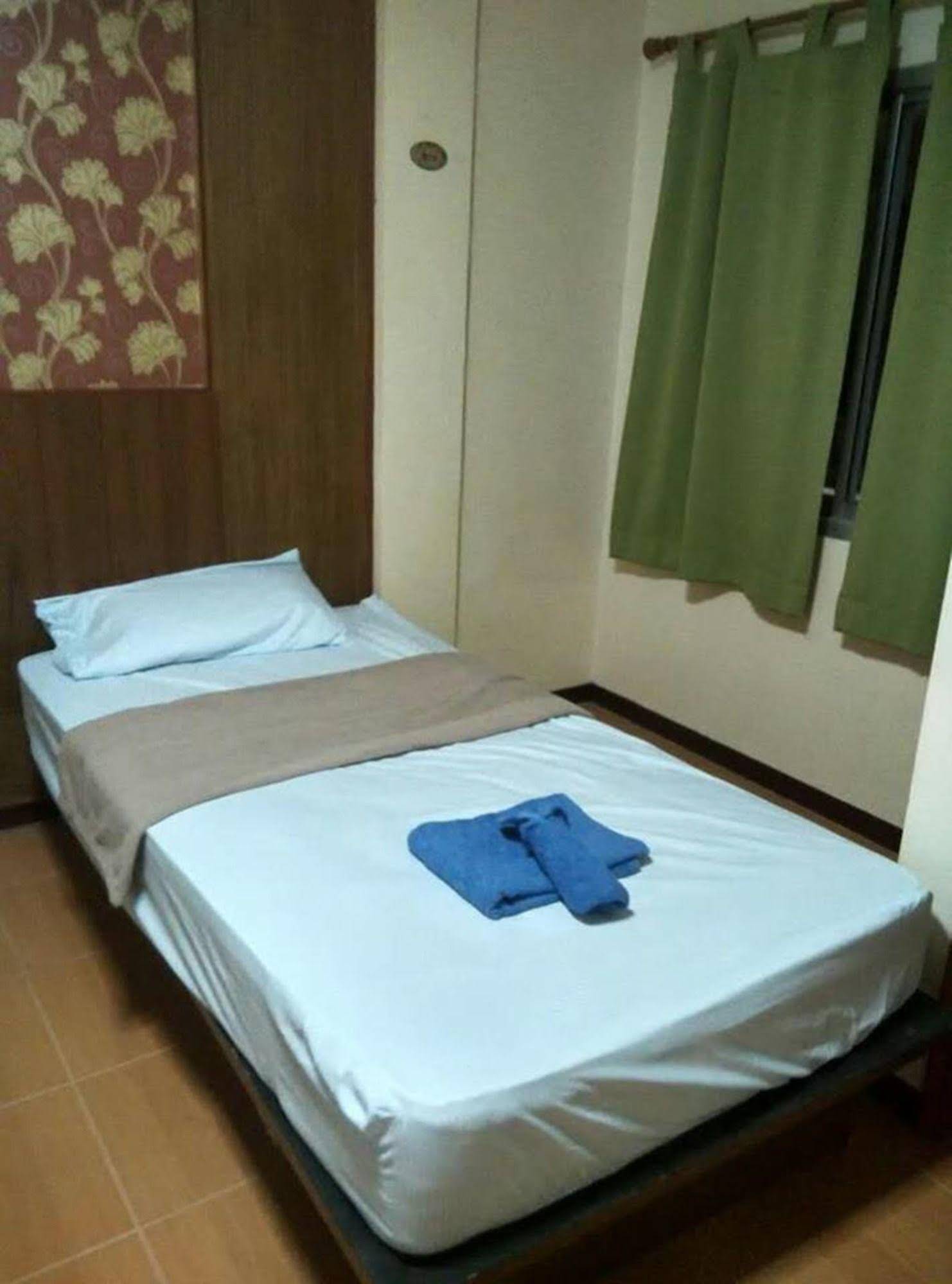 Phuket IYH Hostel
