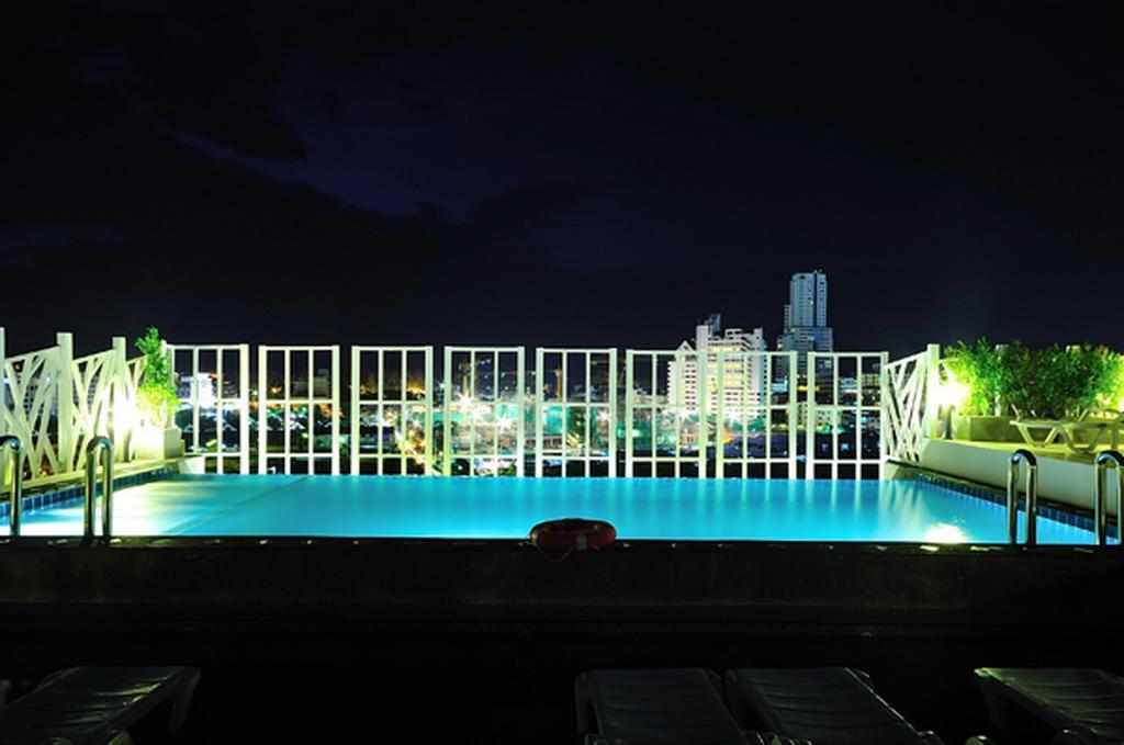 Raha Grand Hotel
