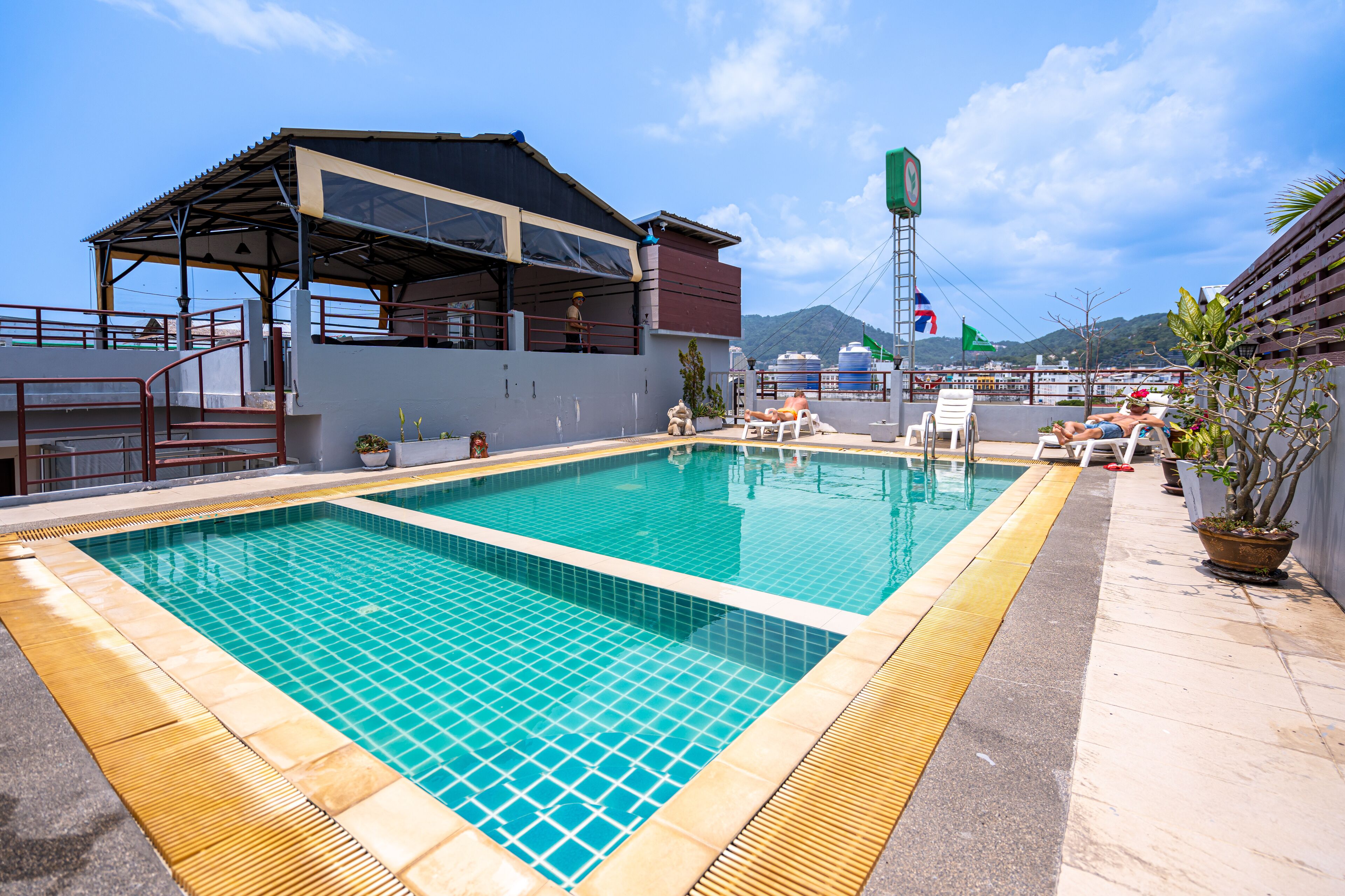 Santi White House Patong Hotel