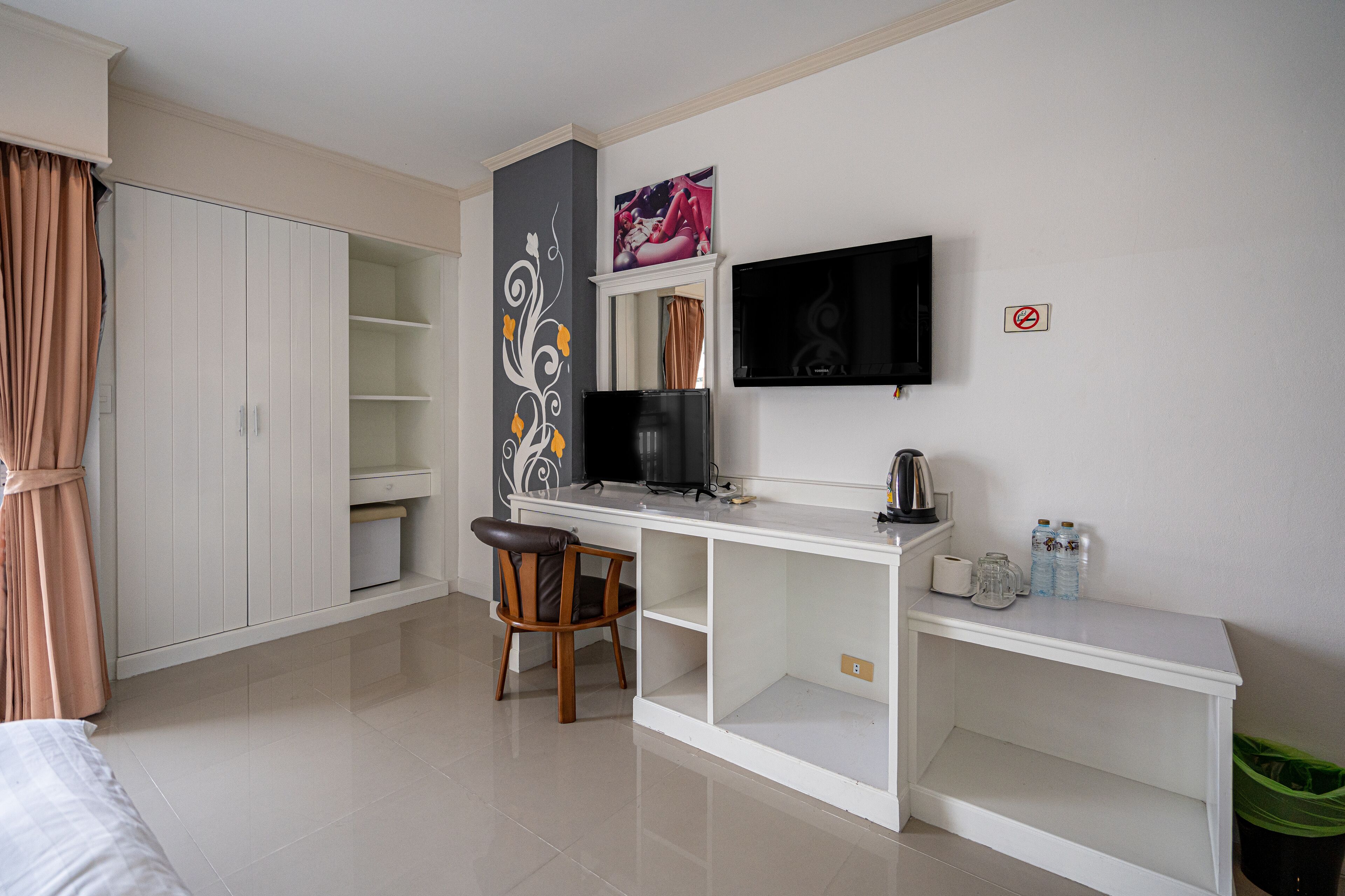 Santi White House Patong Hotel