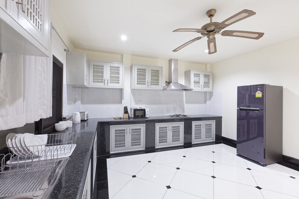 Sirinara Nanai Patong