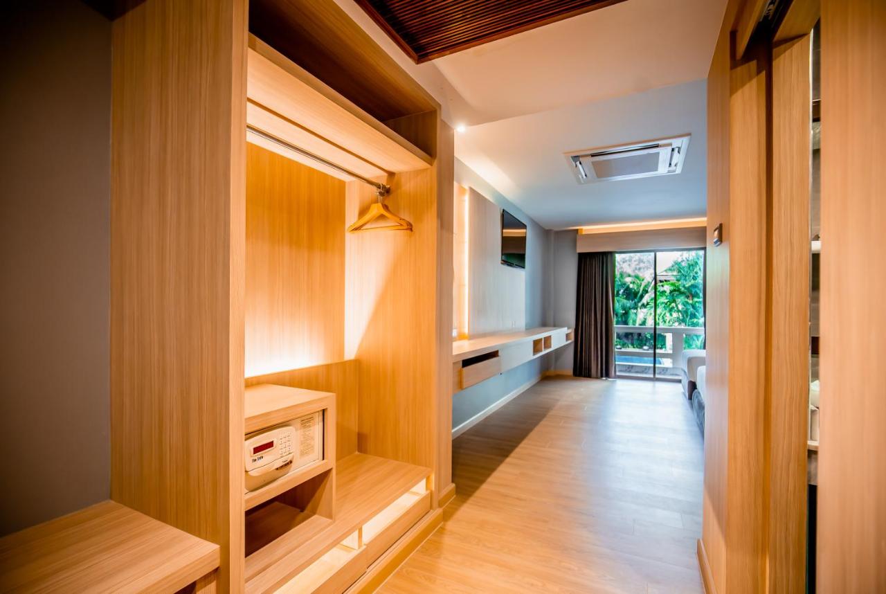 Thanthip Beach Resort