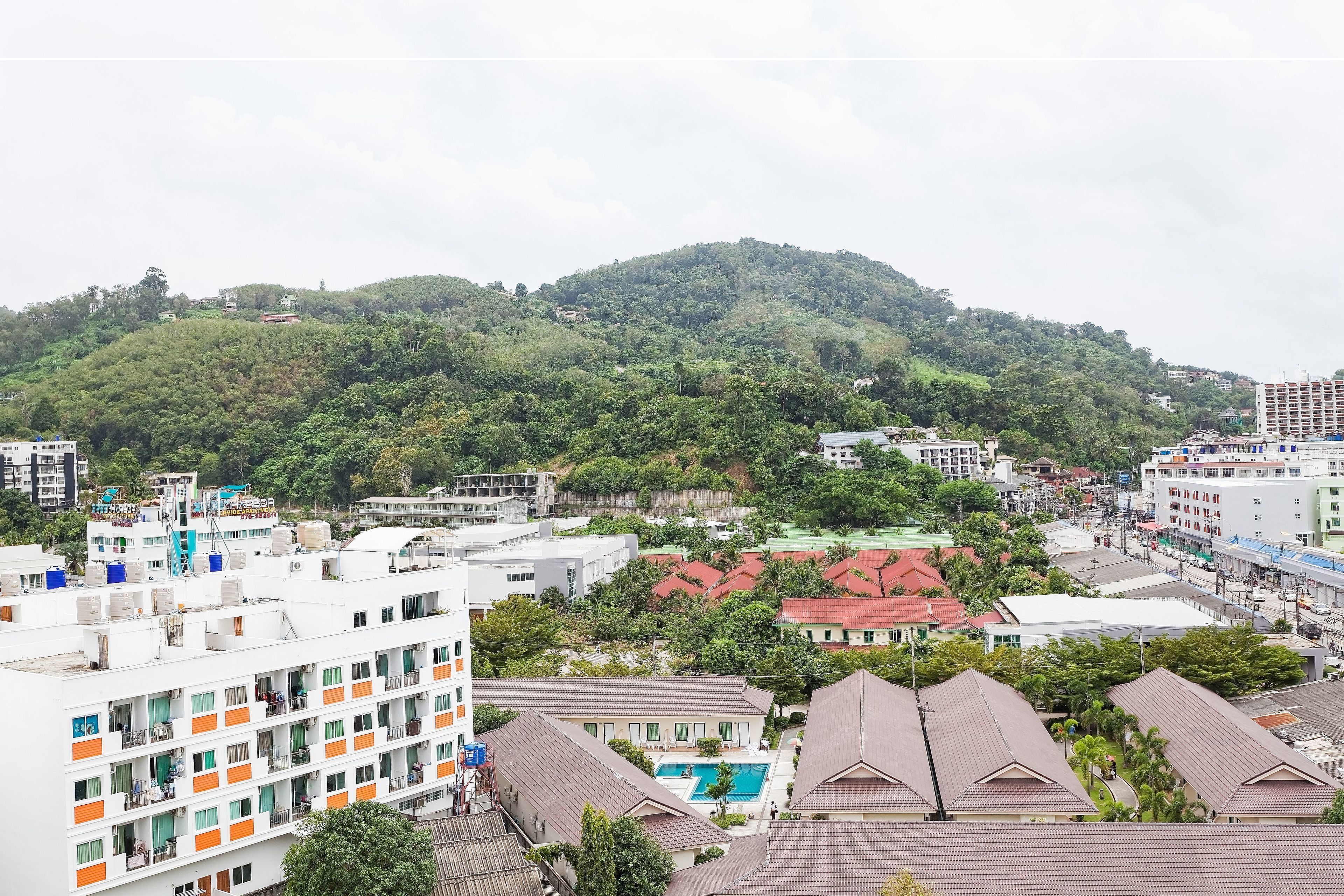 The Ashlee Heights Patong Hotel & Suites by ZEN Rooms