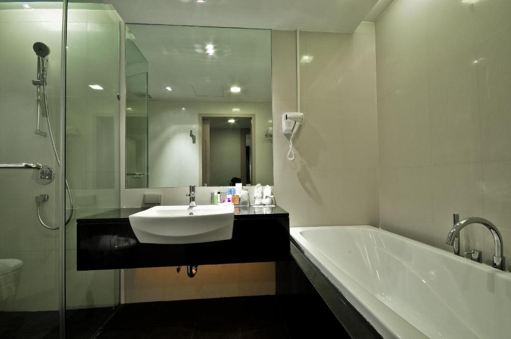 The ASHLEE Heights Patong Hotel & Suites