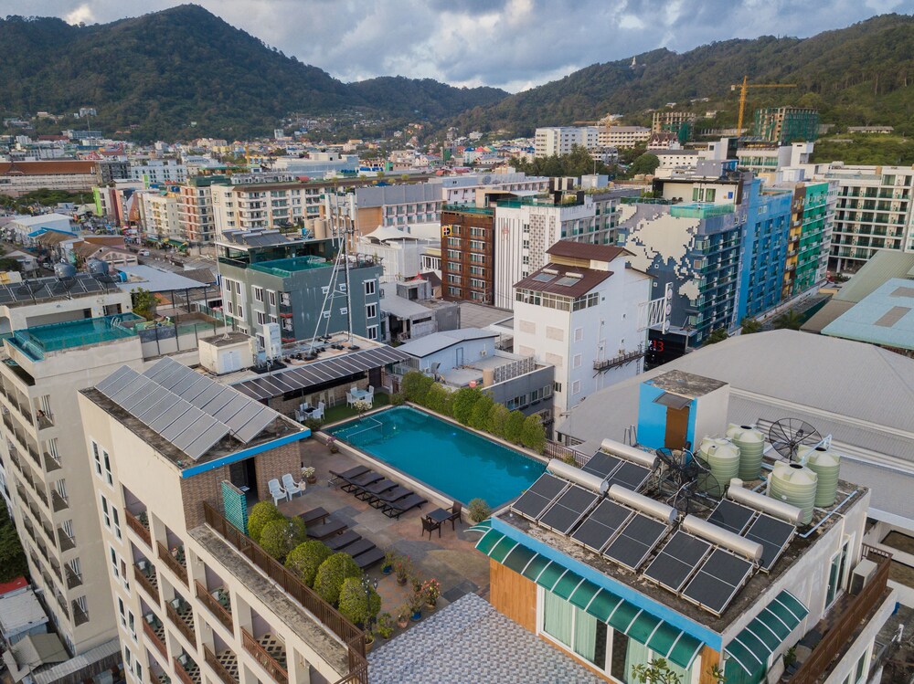 The Kris Condo Pool Access