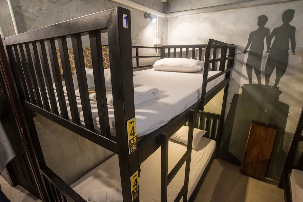 Beehive Phuket Old Town - Hostel