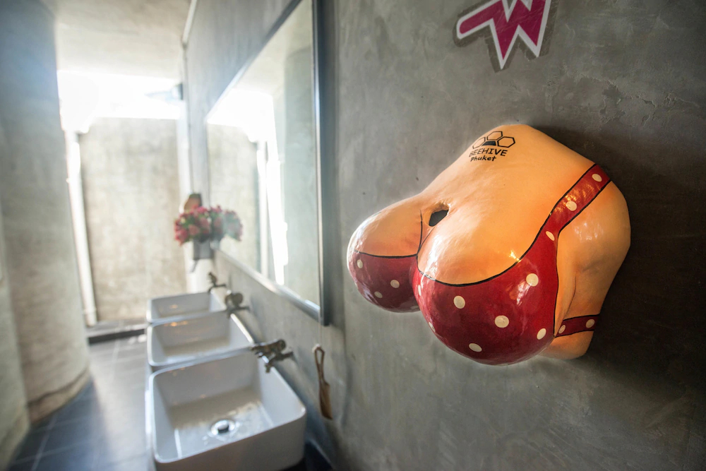 Beehive Phuket Old Town - Hostel