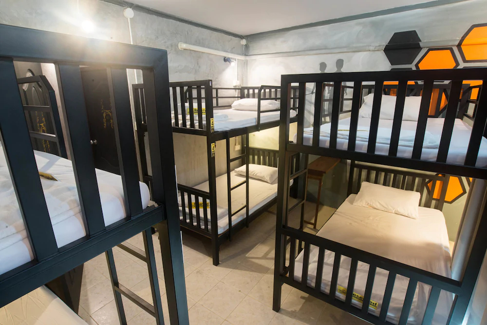 Beehive Phuket Old Town - Hostel