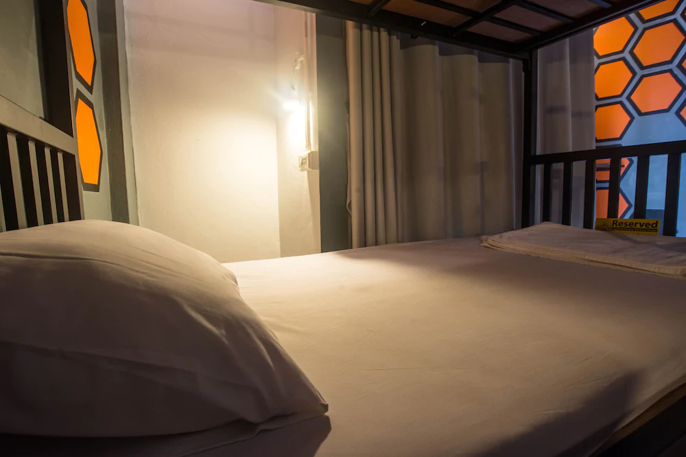 Beehive Phuket Old Town - Hostel