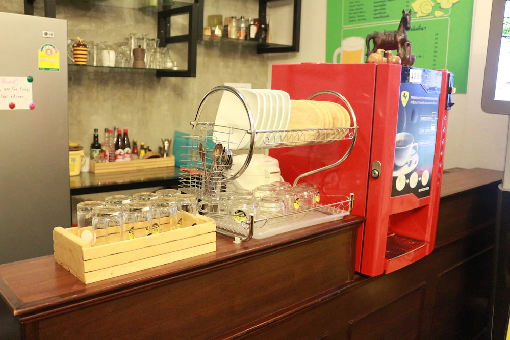 Beehive Phuket Old Town - Hostel