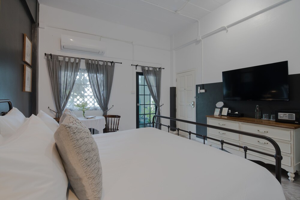 Blu Monkey Boutique Phuket Town
