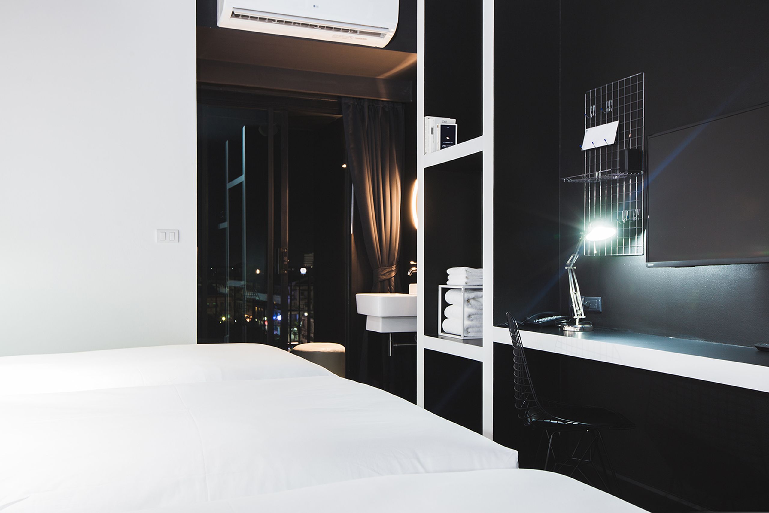 Blu Monkey Hub and Hotel