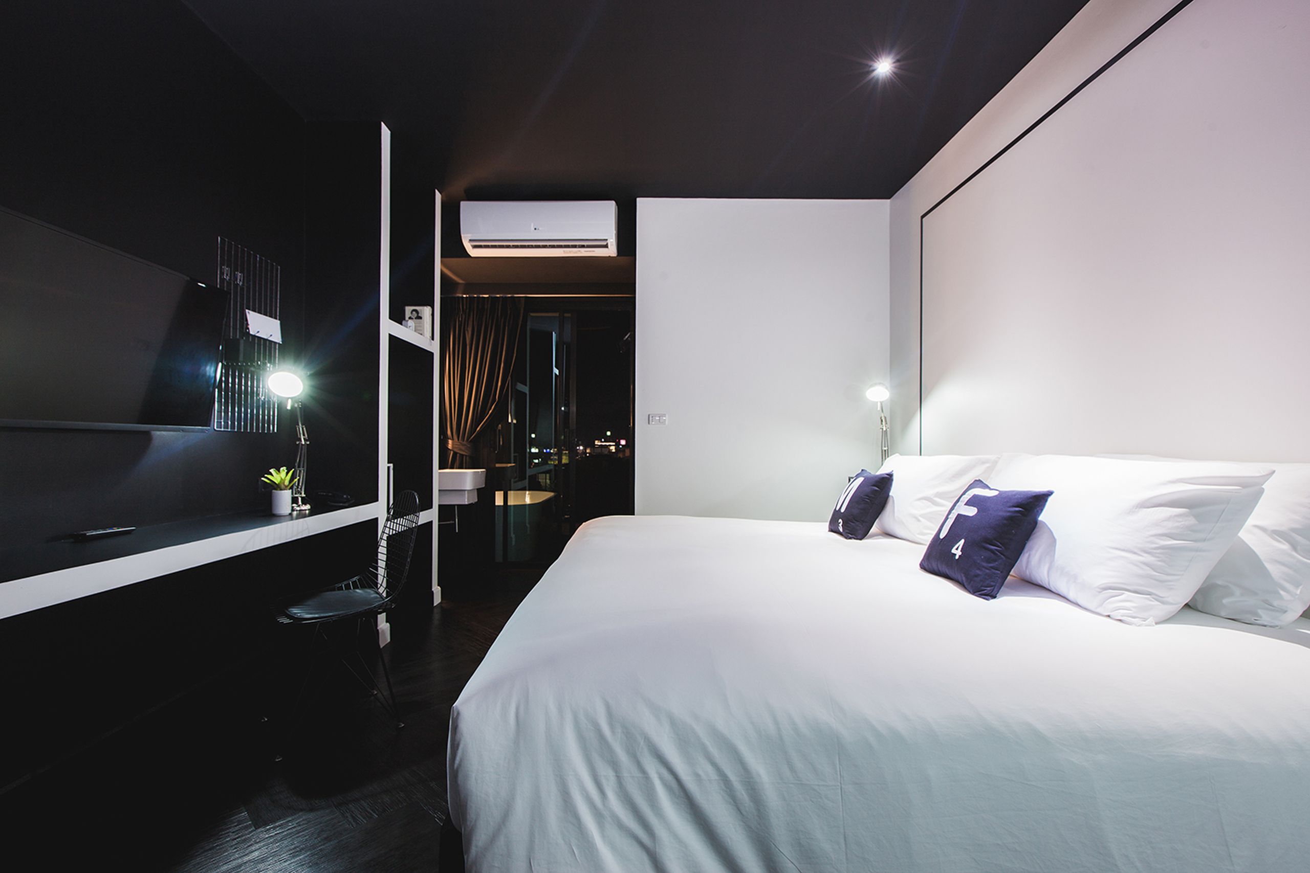 Blu Monkey Hub and Hotel