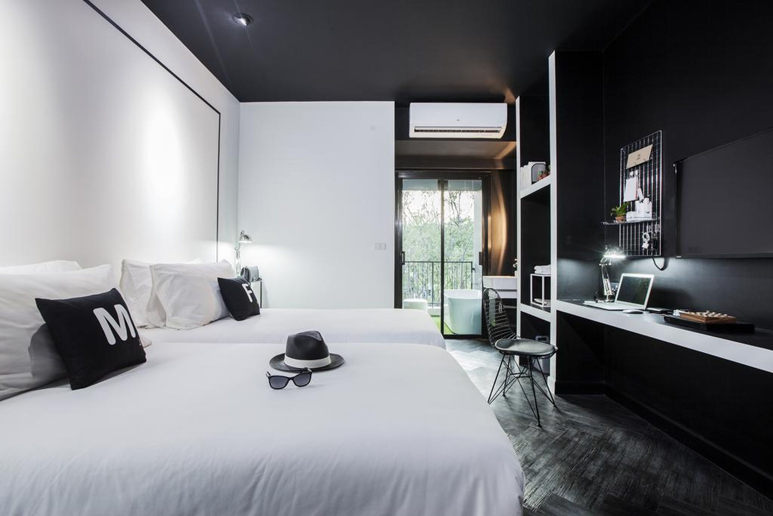 Blu Monkey Hub and Hotel