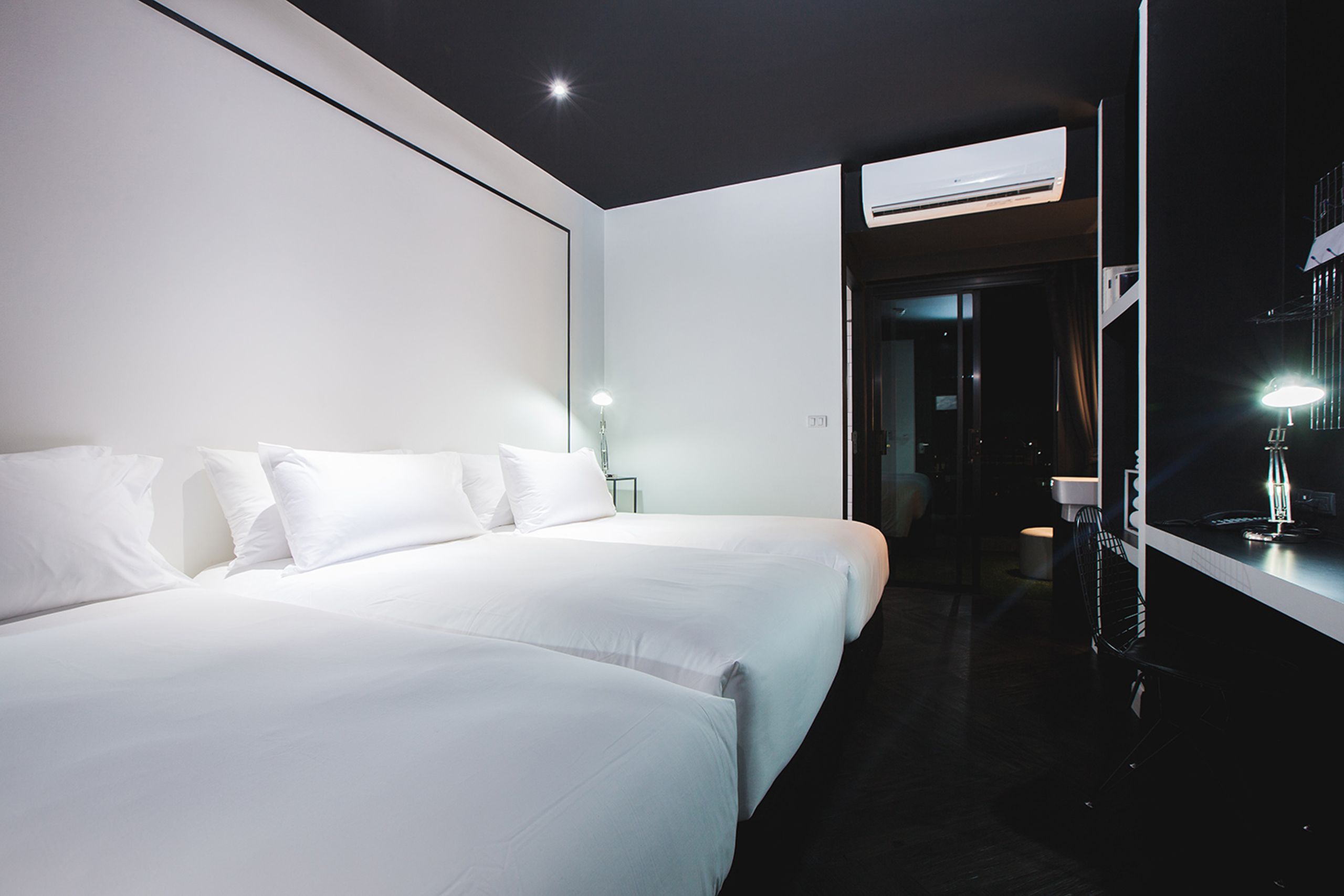 Blu Monkey Hub and Hotel