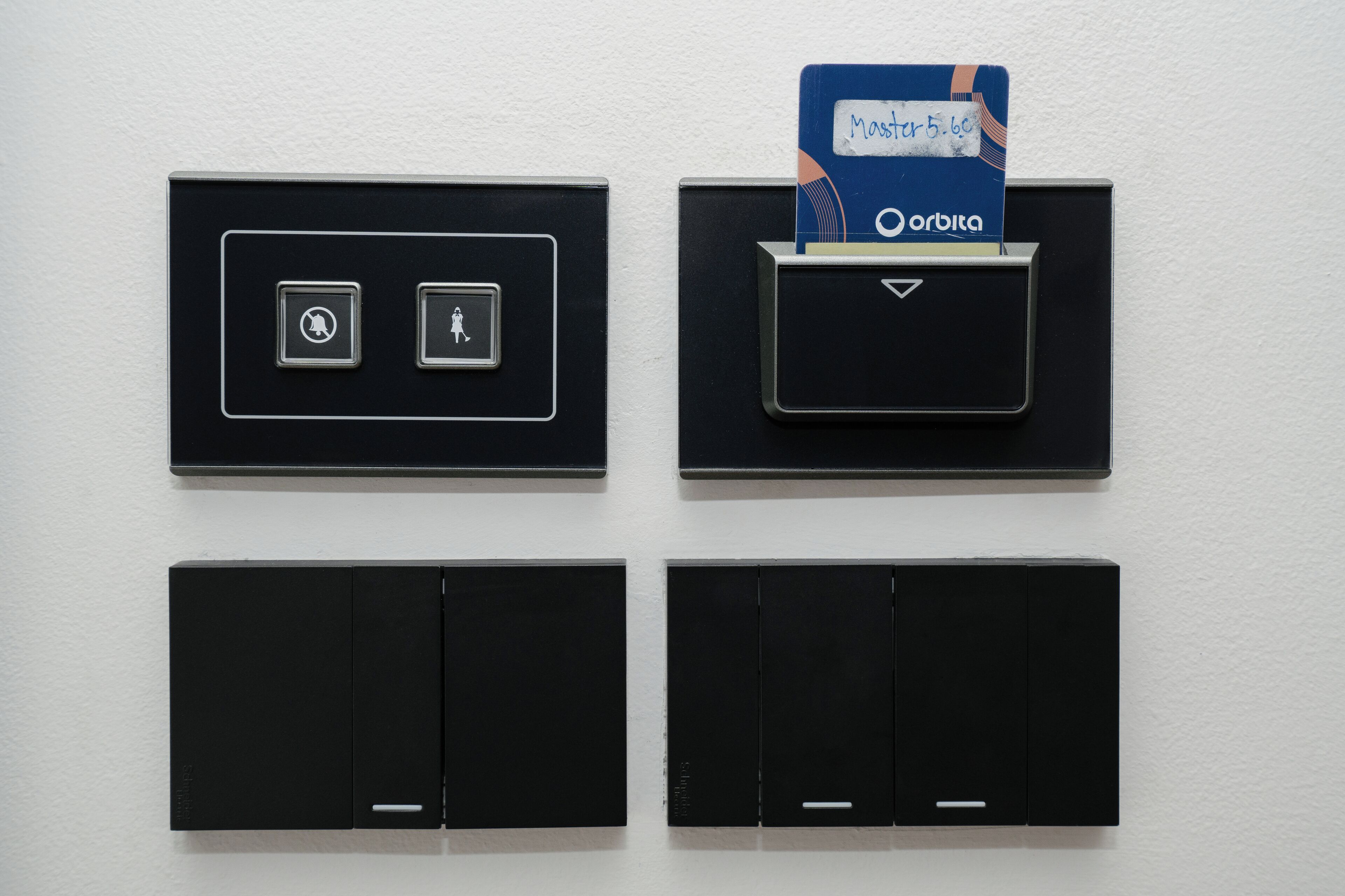 Blu Monkey Hub & Hotel