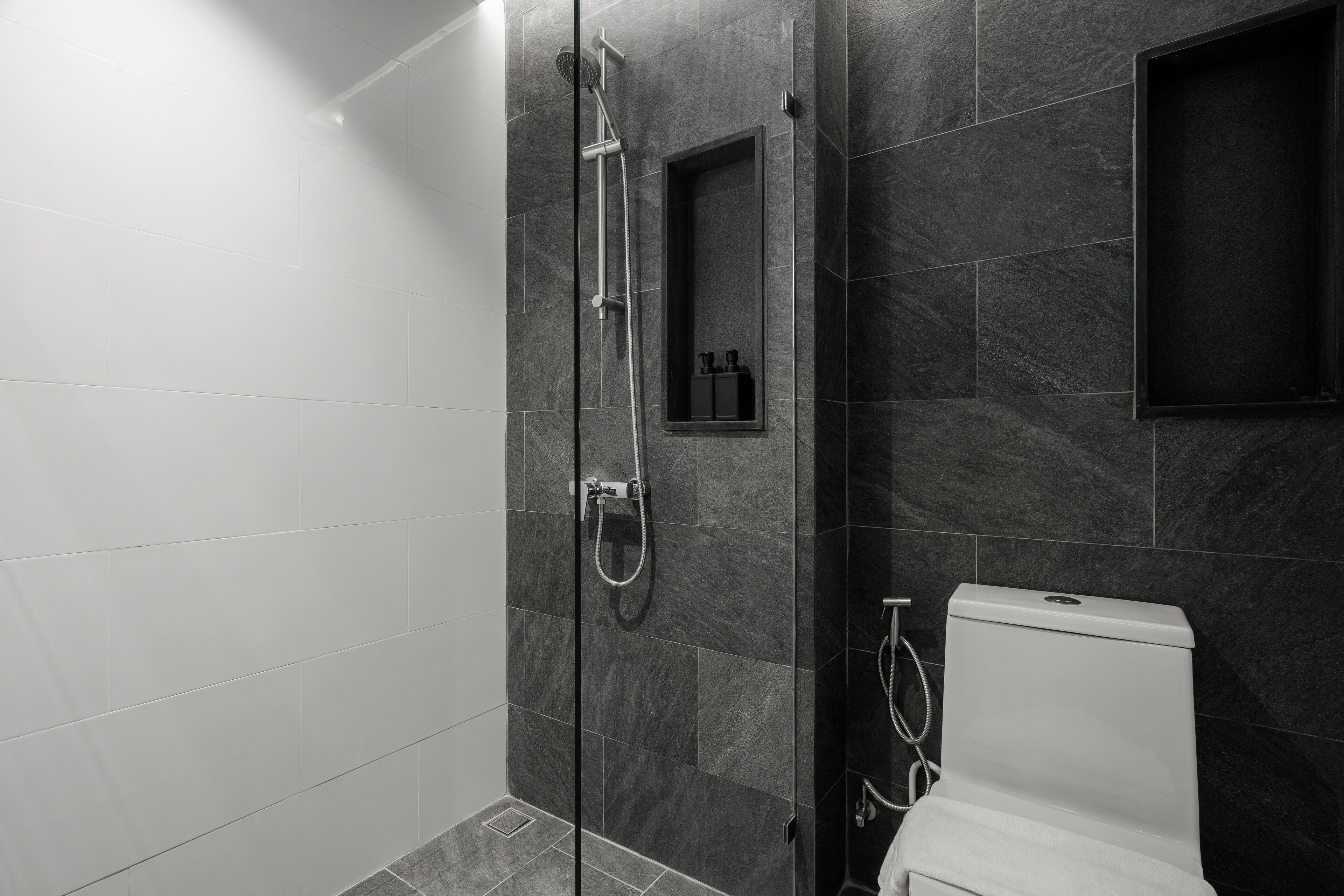 Blu Monkey Hub & Hotel