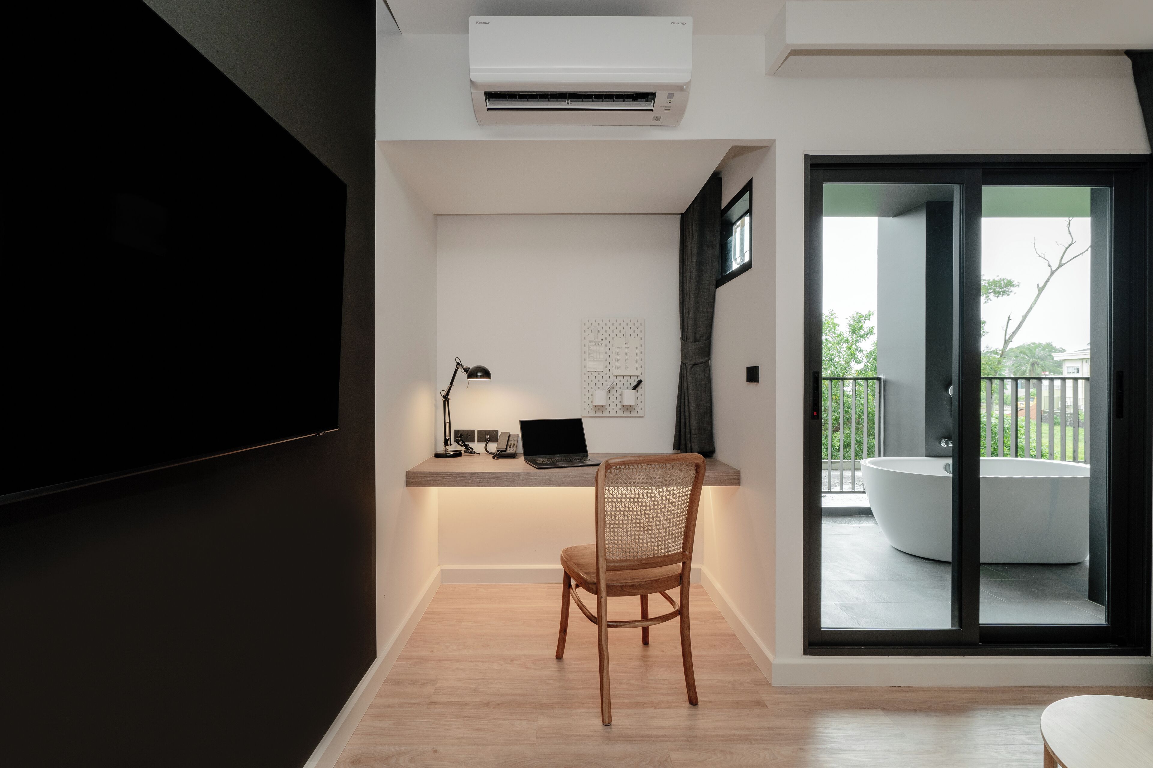 Blu Monkey Hub & Hotel