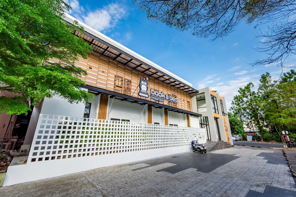 Book A Bed Poshtel Hostel