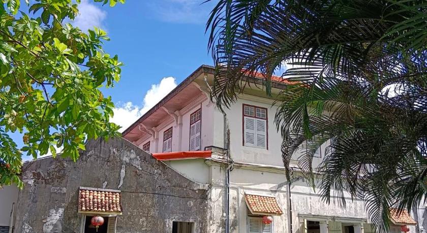 Chino Town Gallery Alley