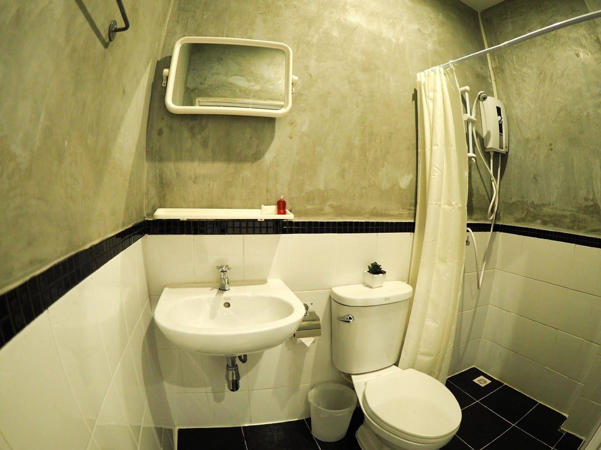 Chino Town Gallery Hostel