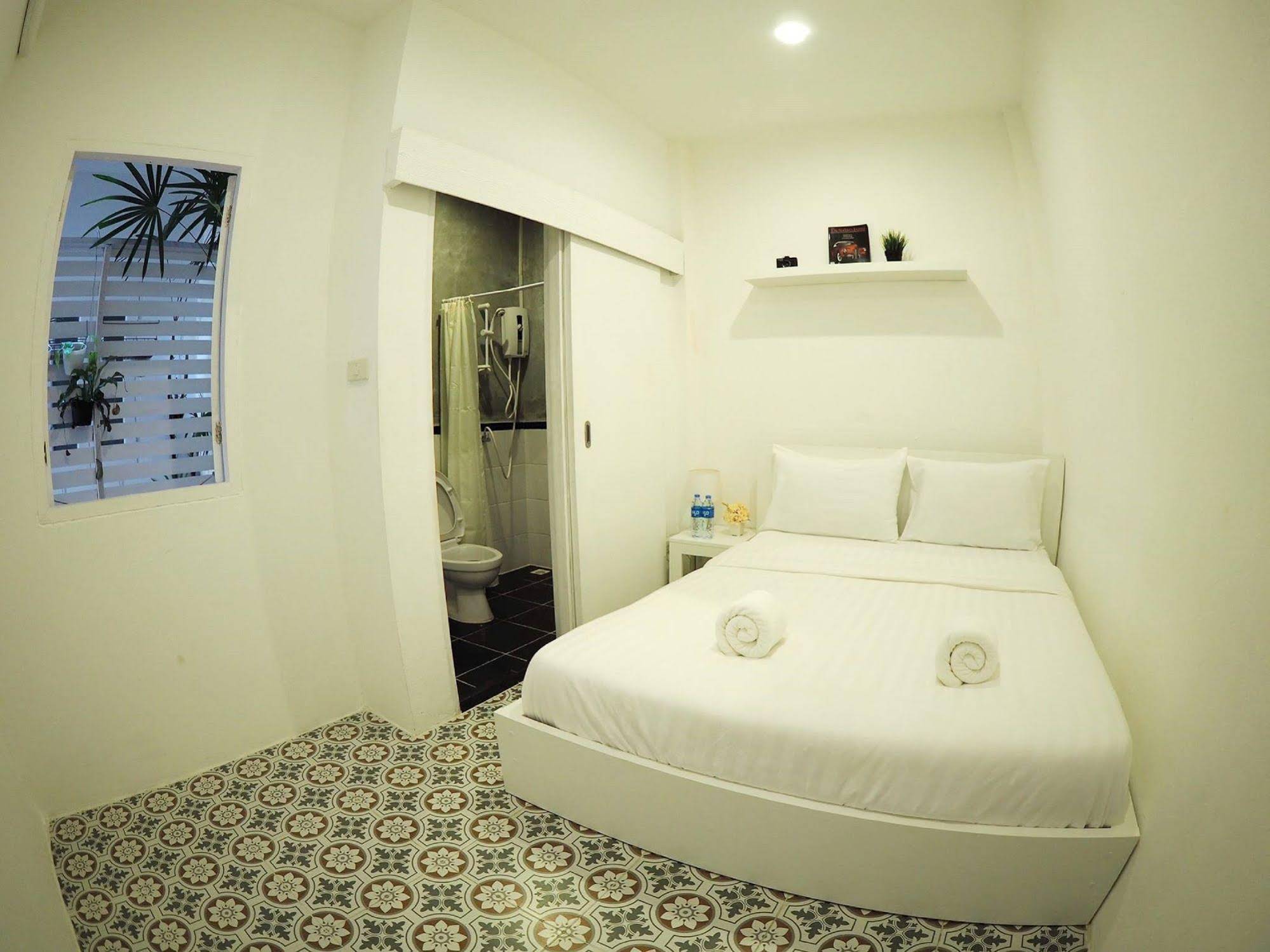 Chino Town Gallery Hostel