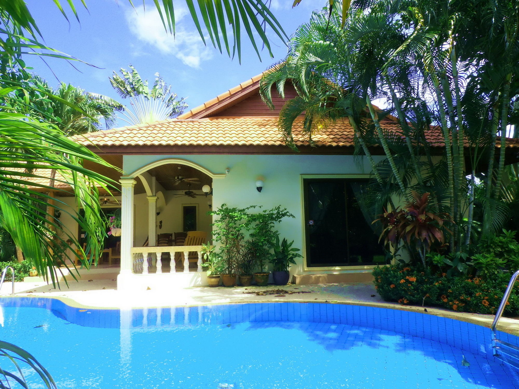 Coconut Paradise Holiday Villas