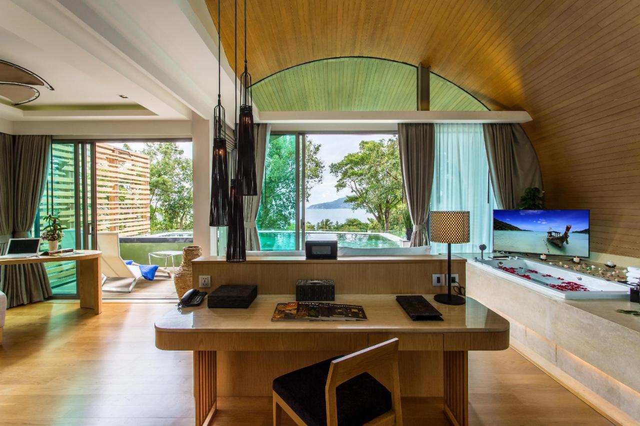 Crest Resort & Pool Villas