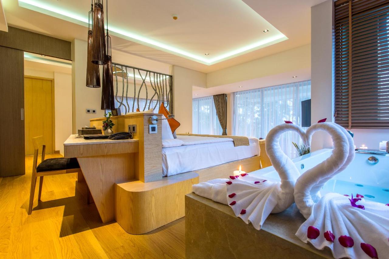 Crest Resort & Pool Villas