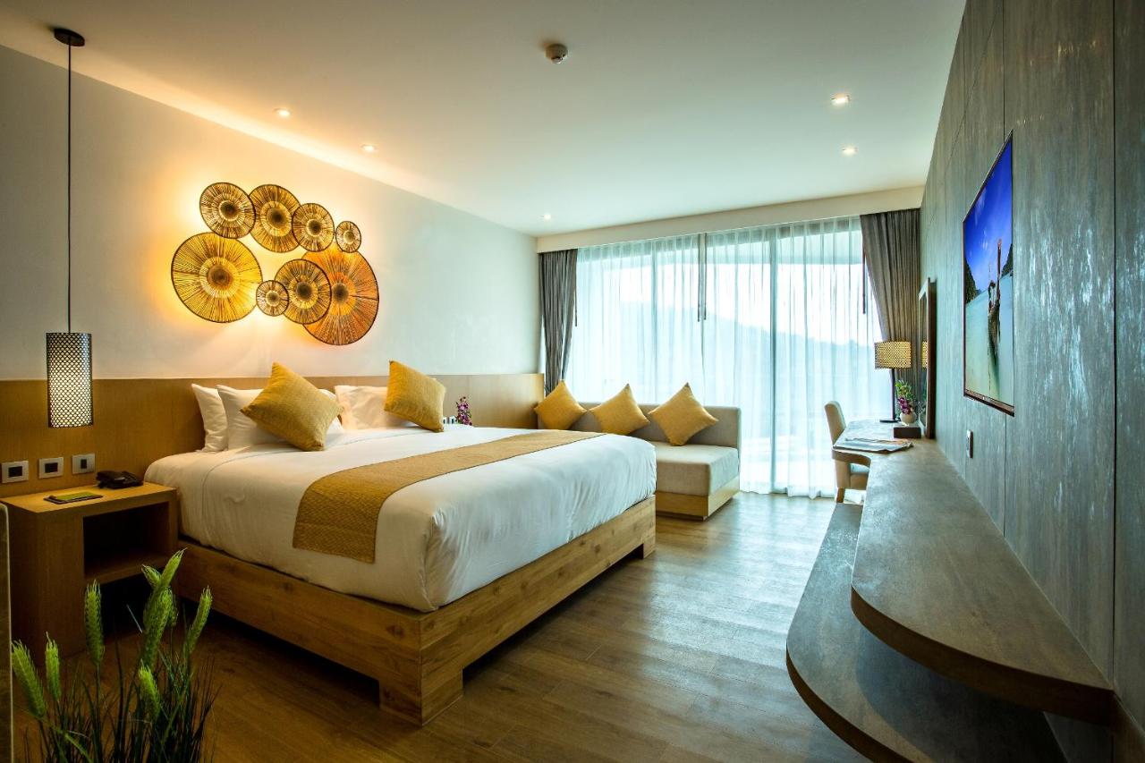 Crest Resort & Pool Villas