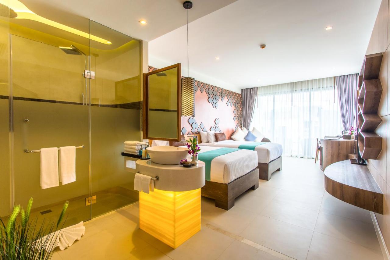 Crest Resort & Pool Villas