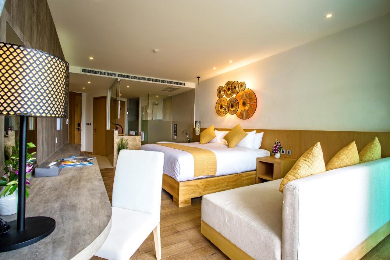 Crest Resort & Pool Villas