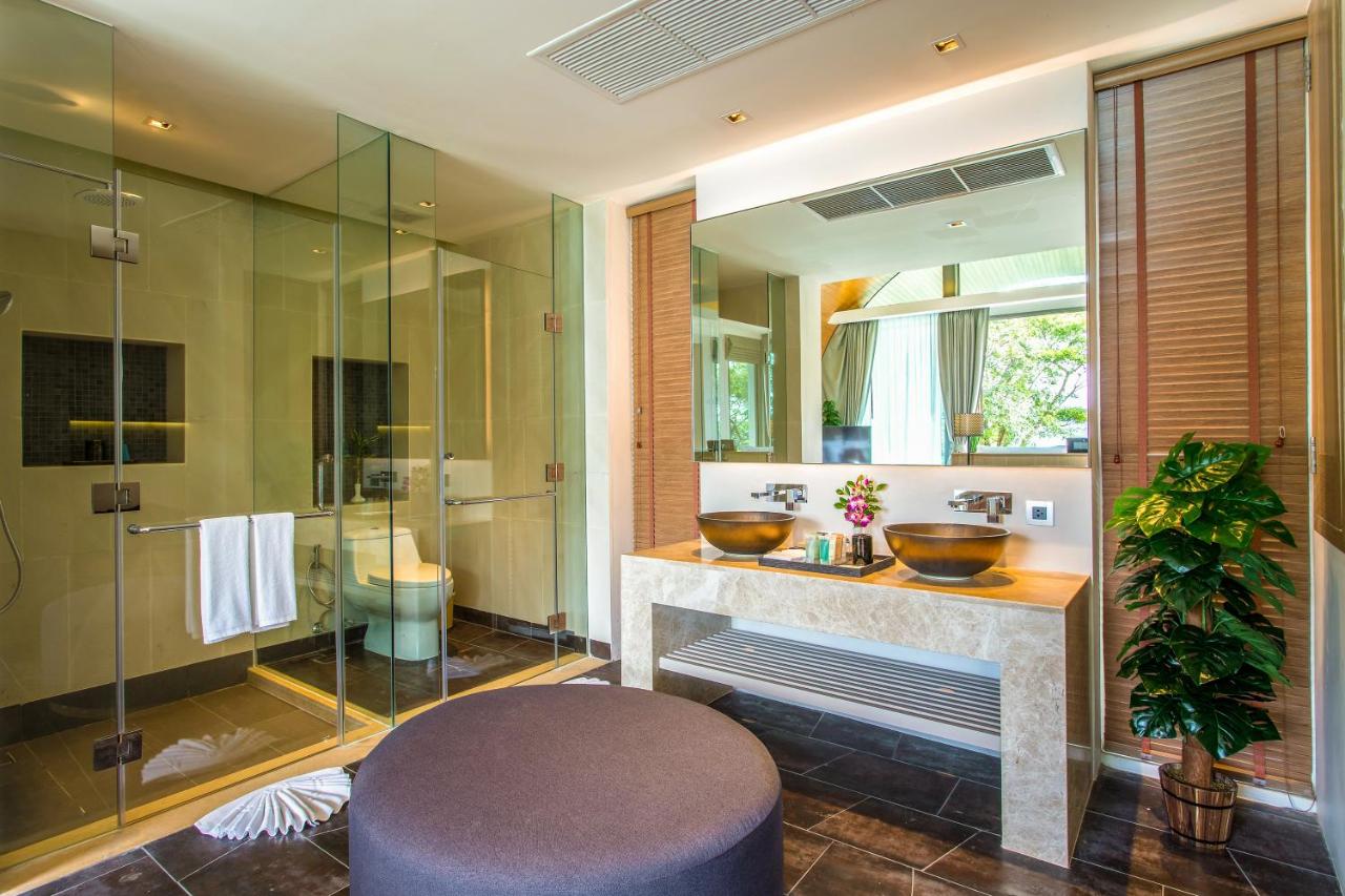 Crest Resort & Pool Villas