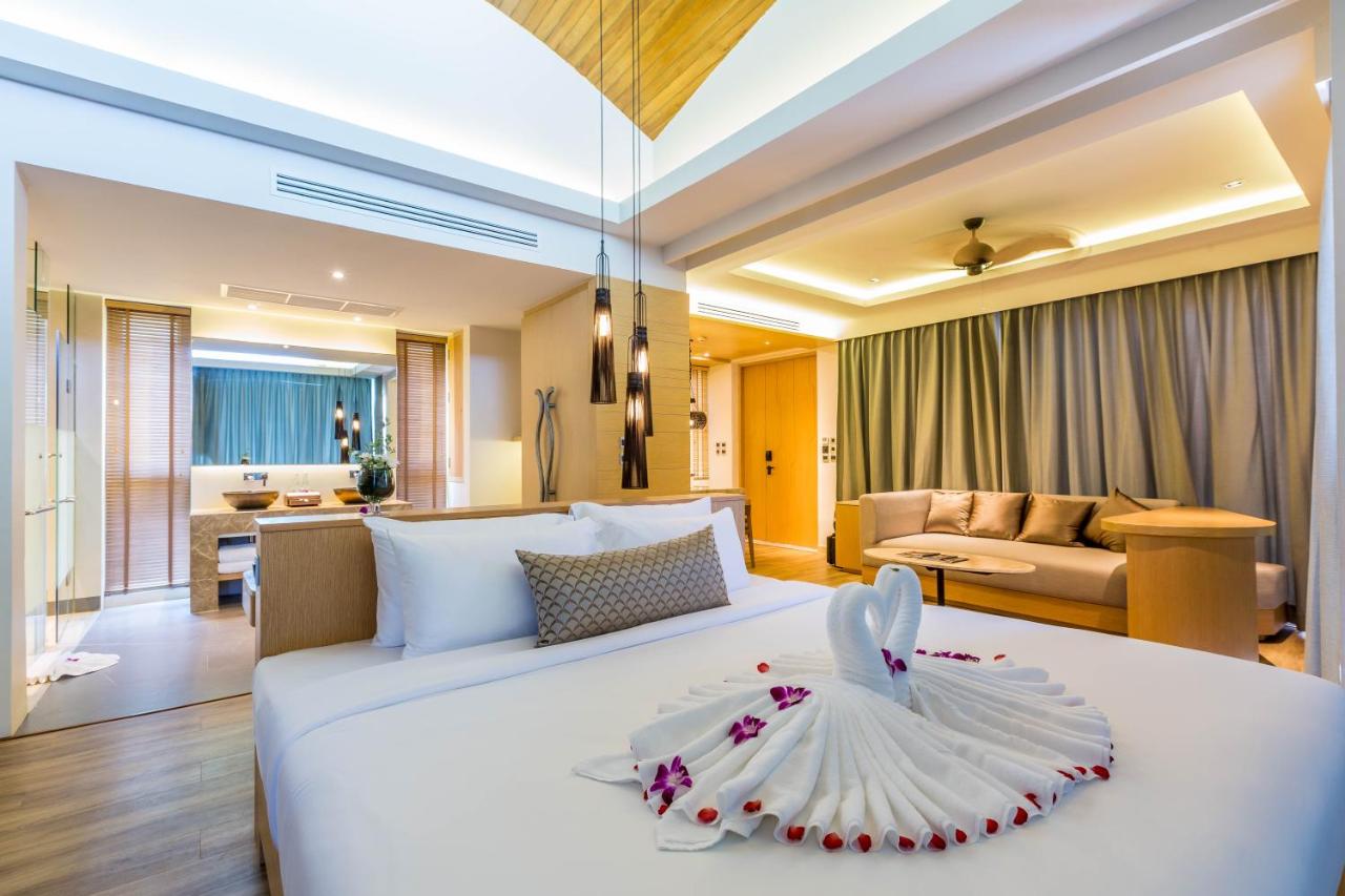 Crest Resort & Pool Villas