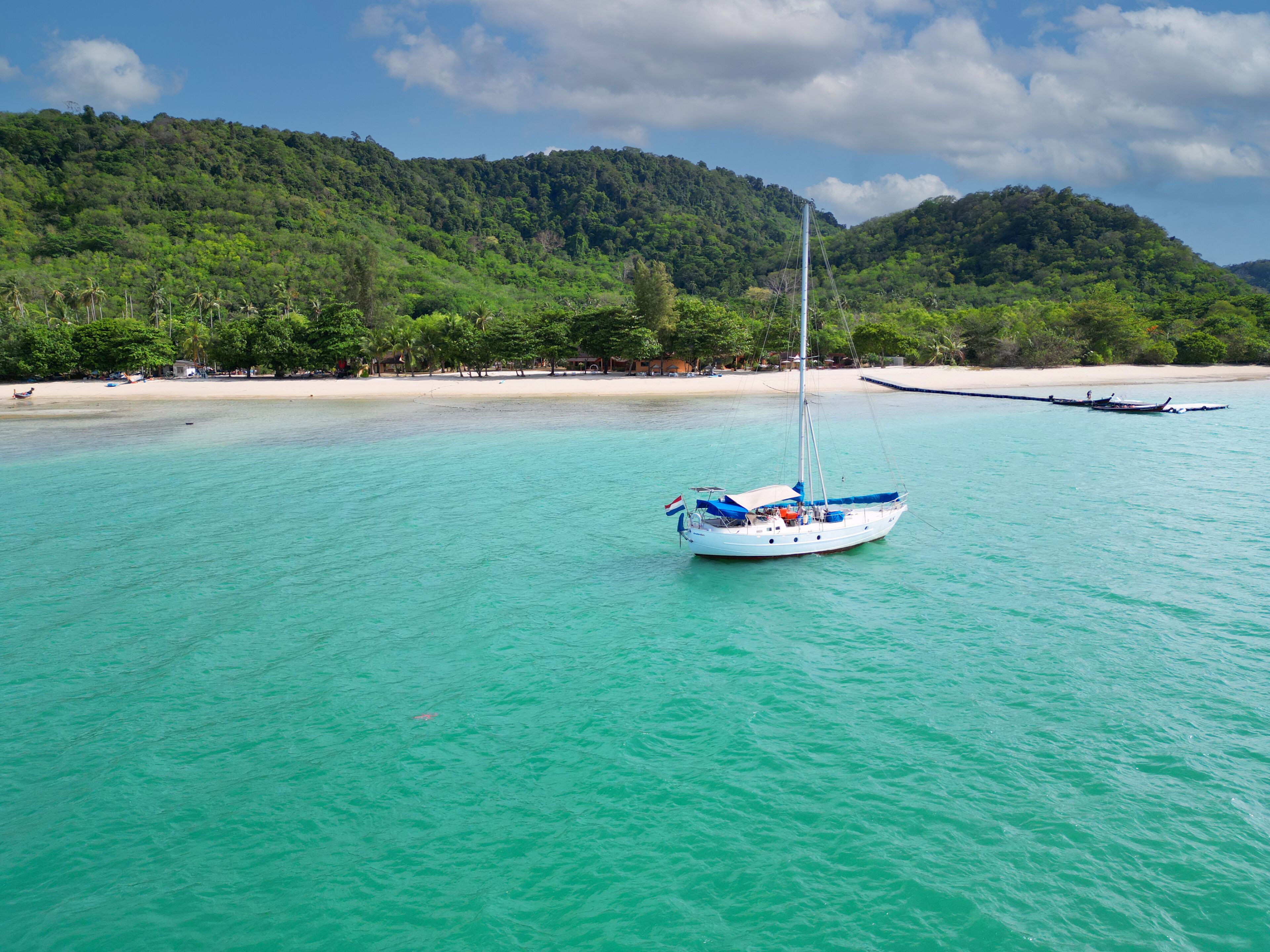 Cruiser Island Resort