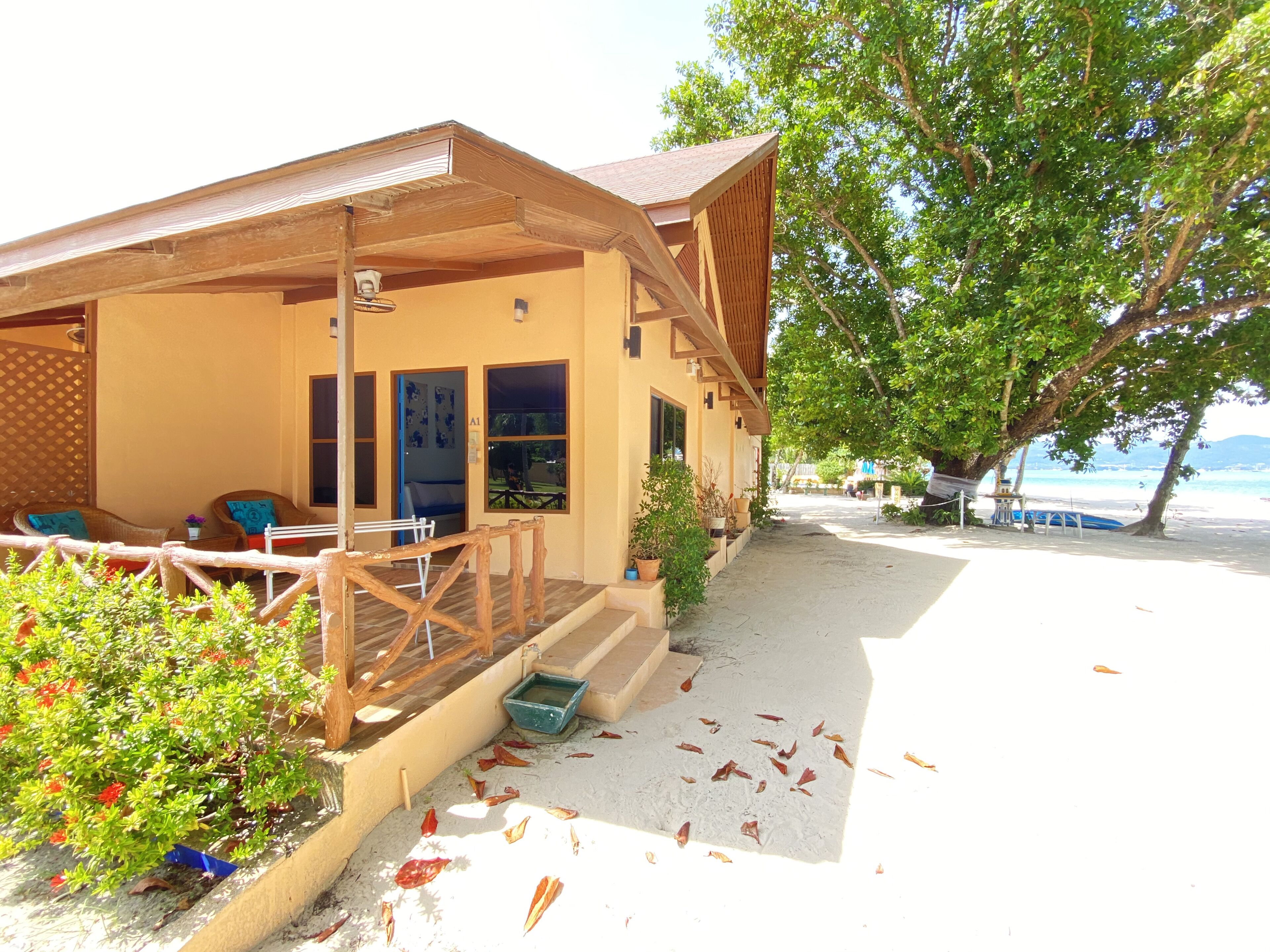 Cruiser Island Resort