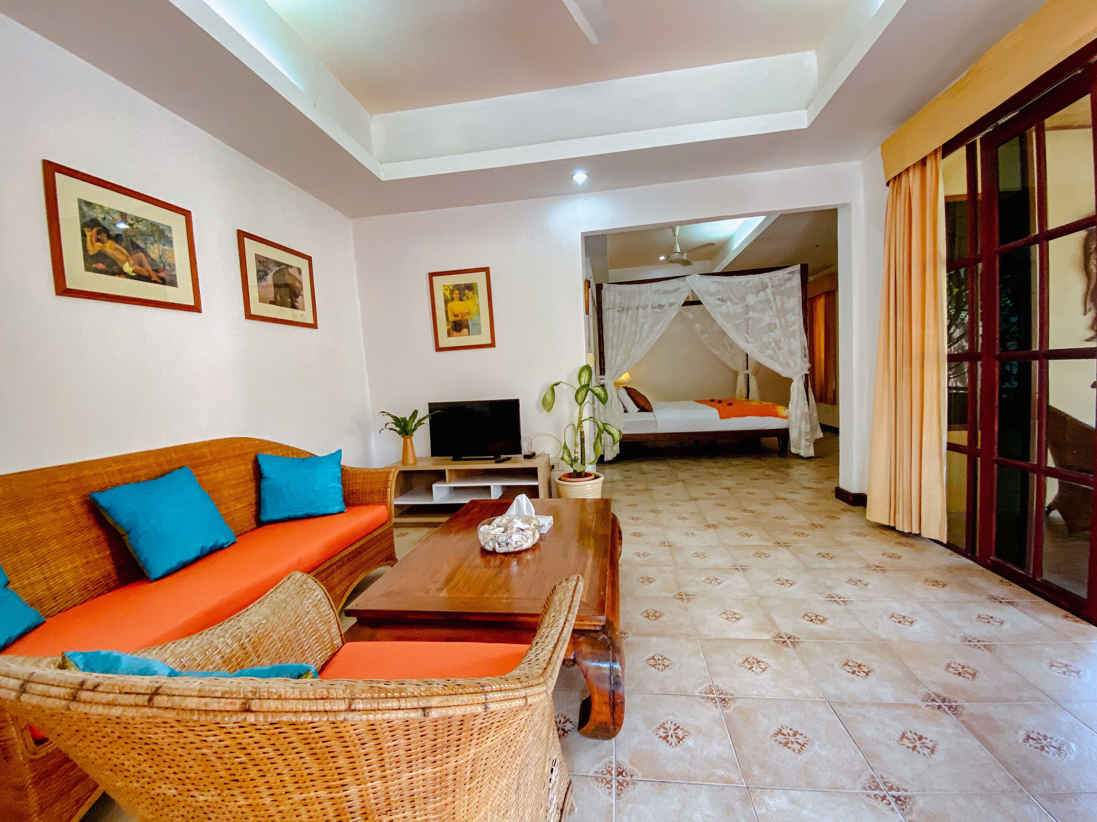 Cruiser Island Resort