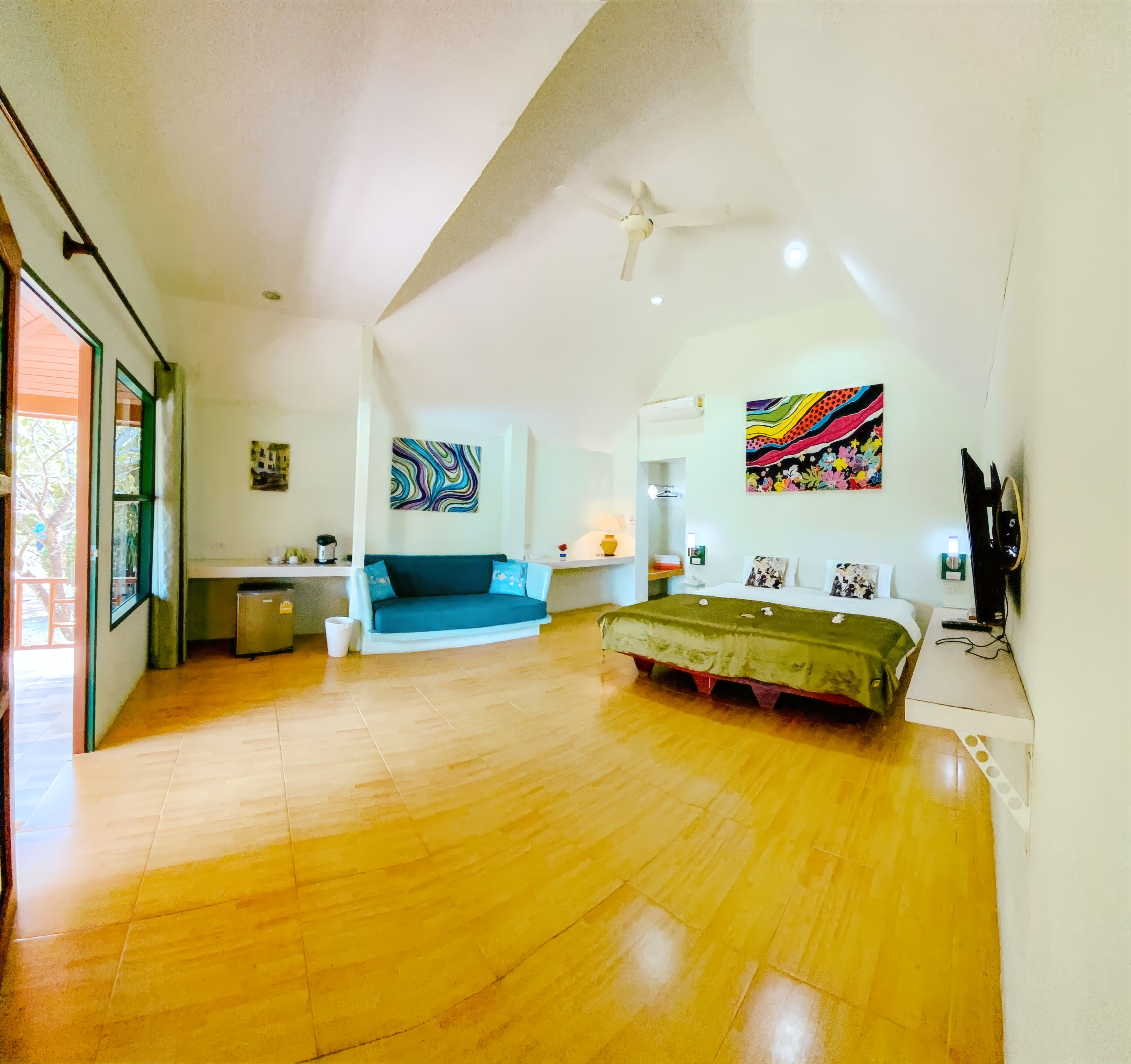 Cruiser Island Resort