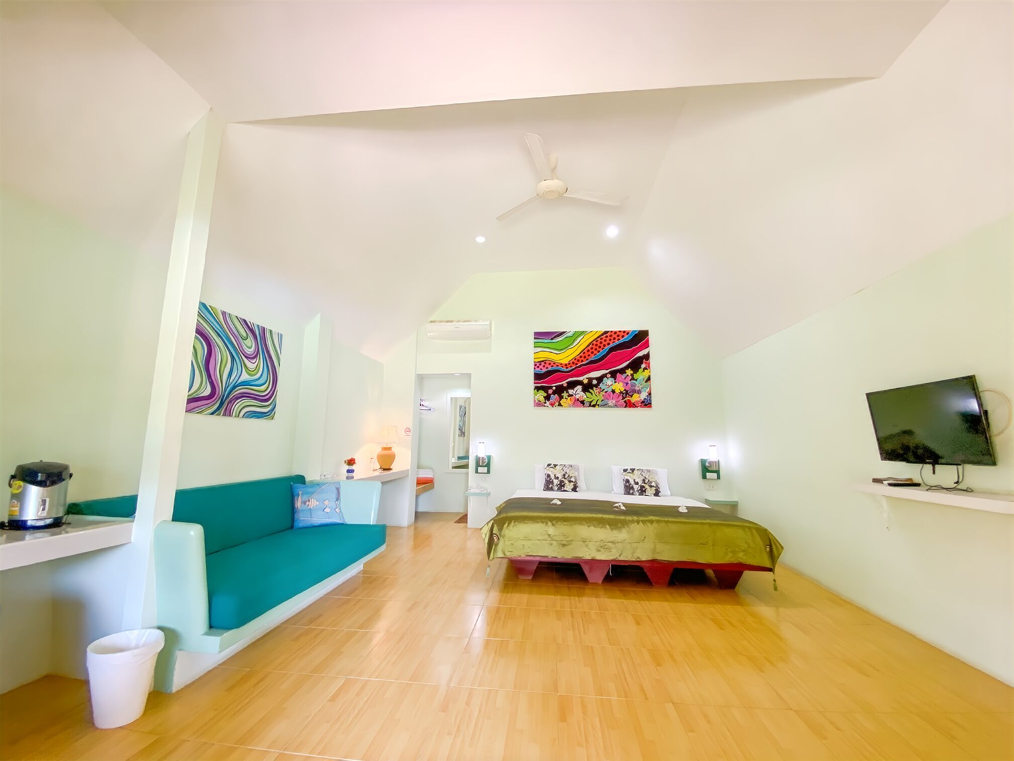 Cruiser Island Resort