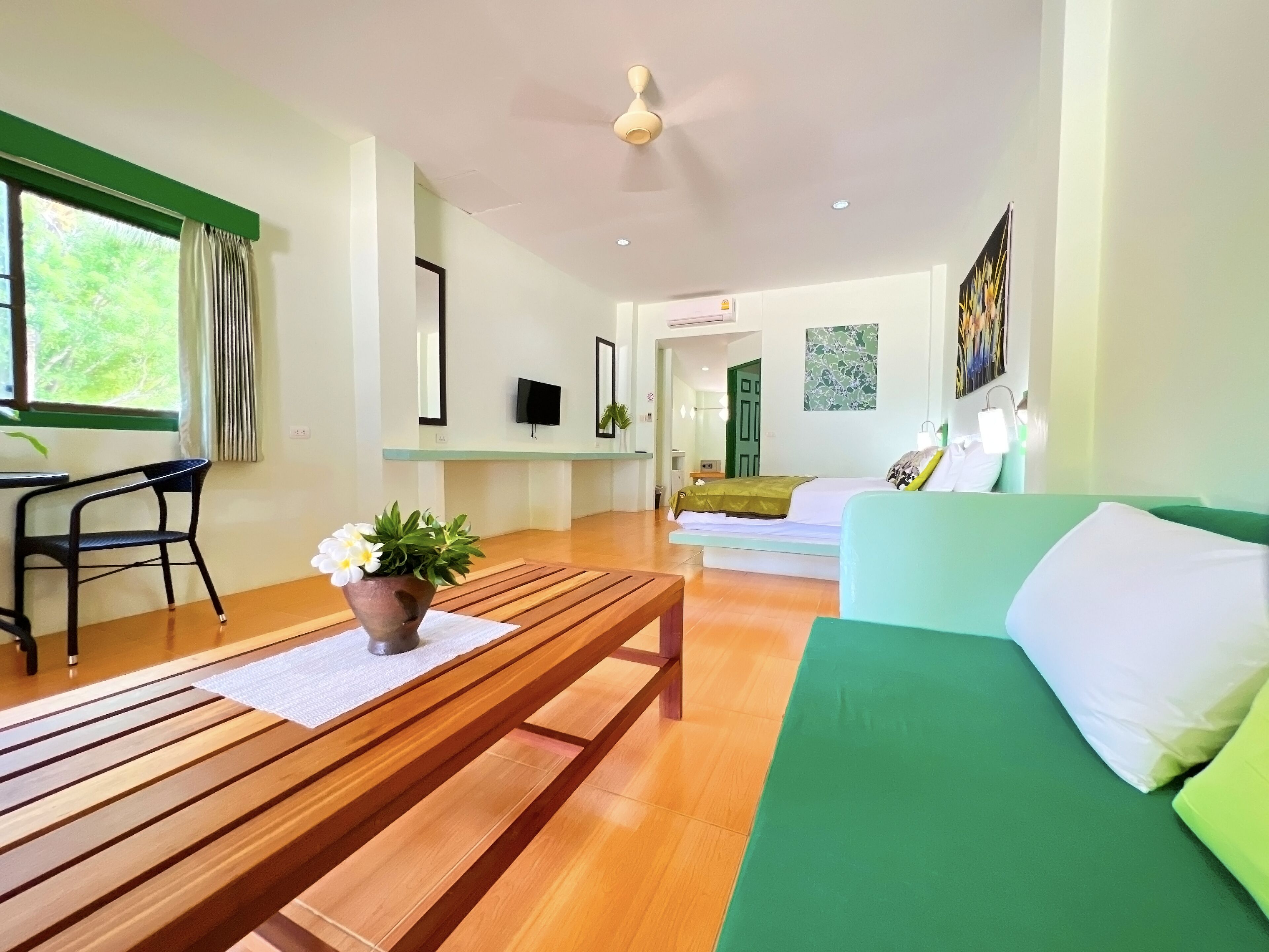 Cruiser Island Resort