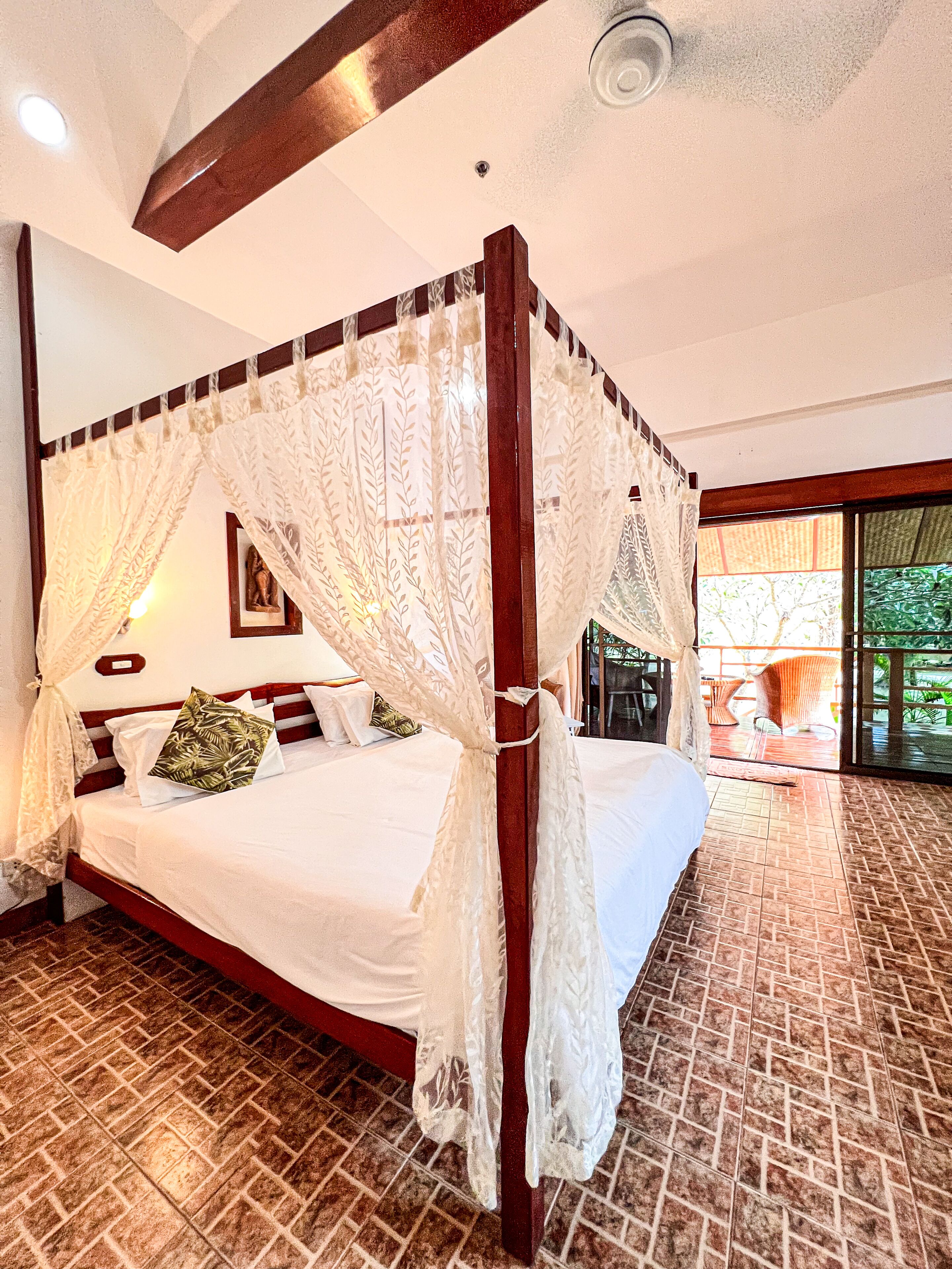 Cruiser Island Resort