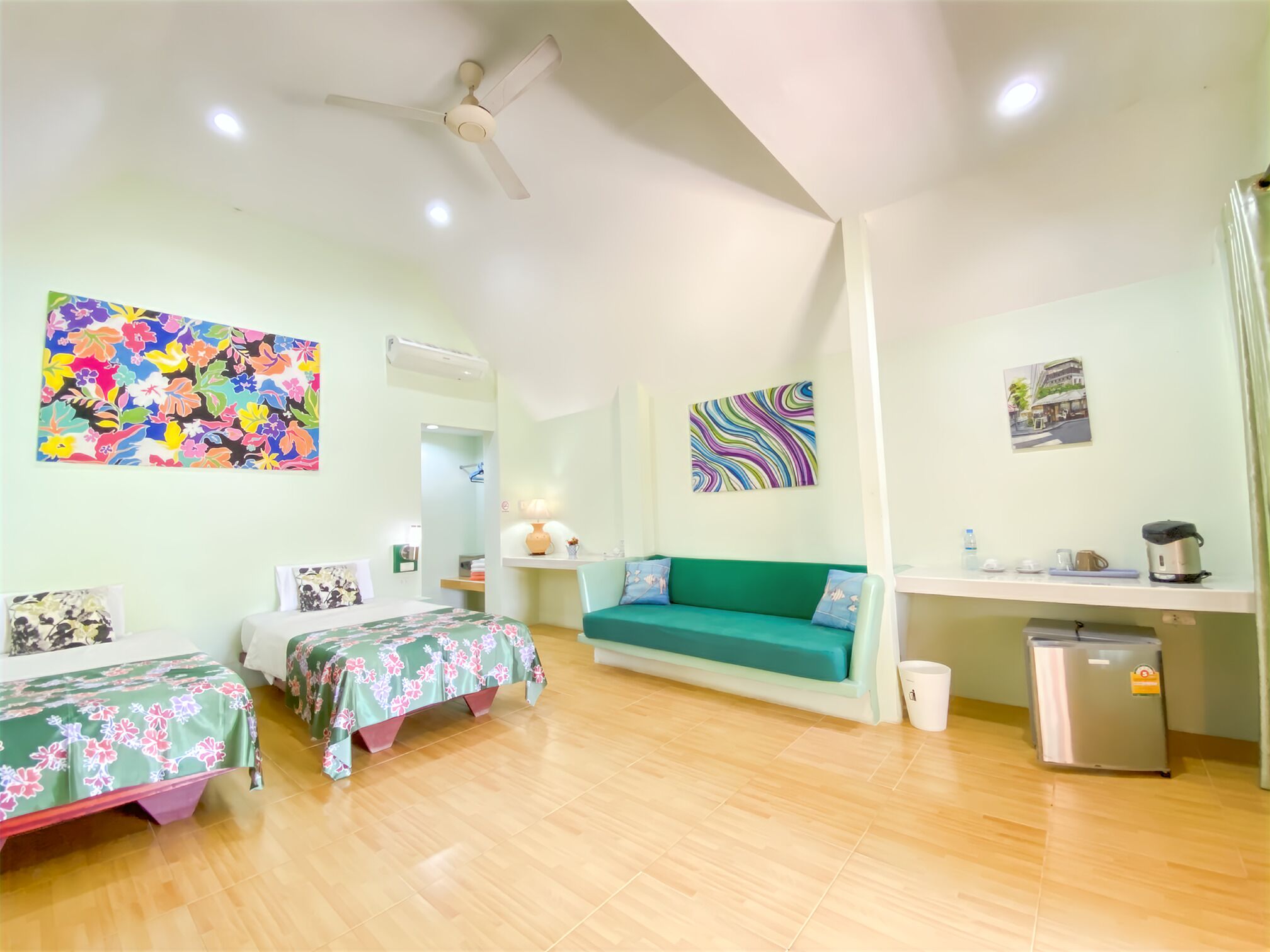 Cruiser Island Resort