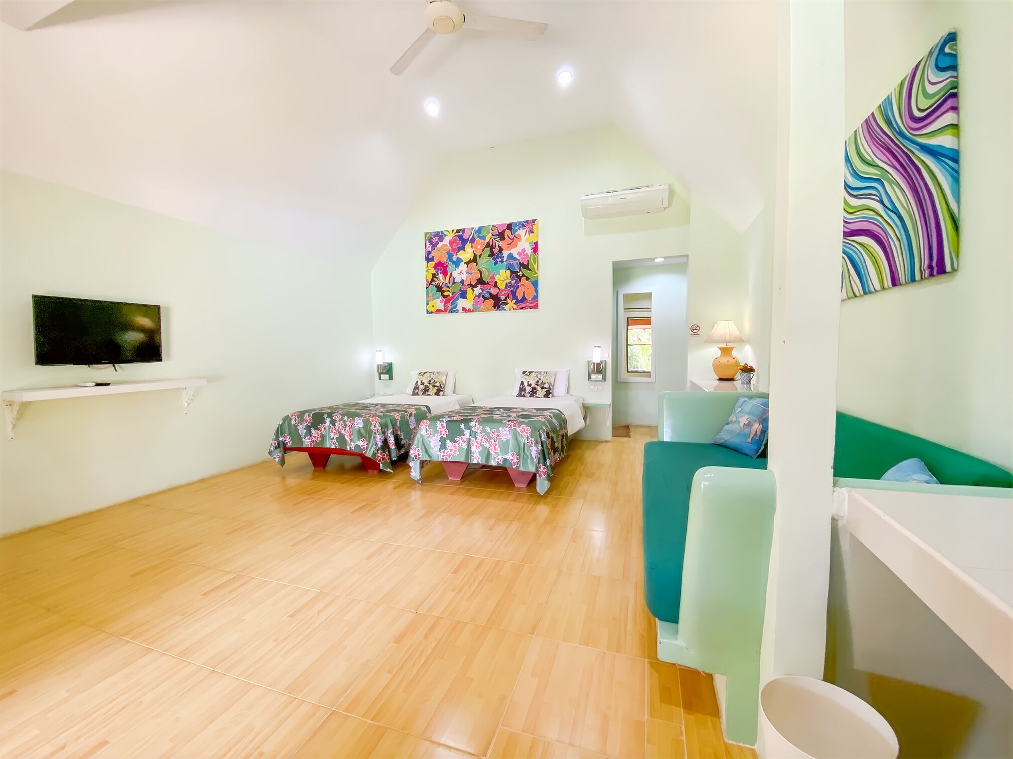 Cruiser Island Resort