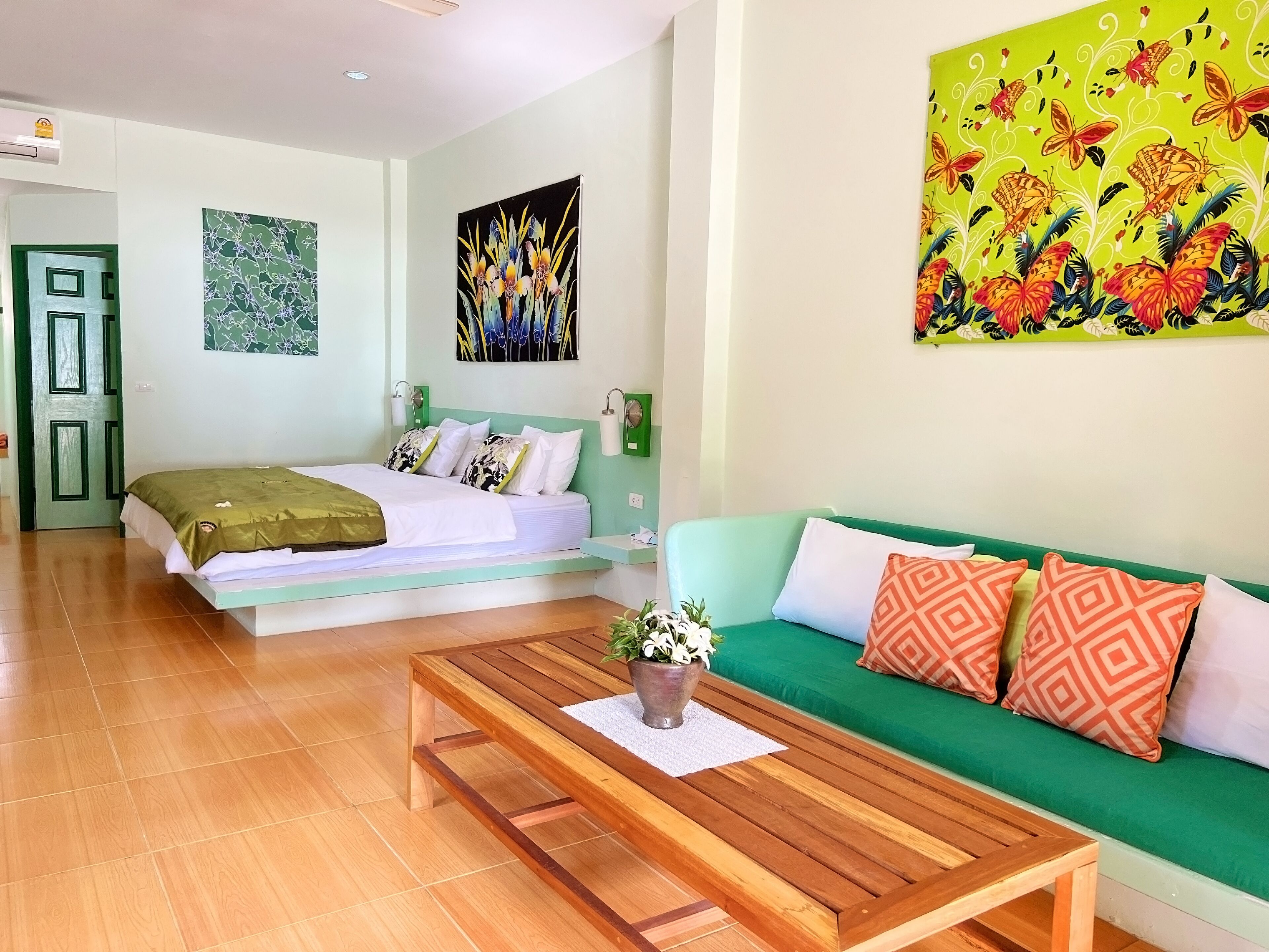 Cruiser Island Resort