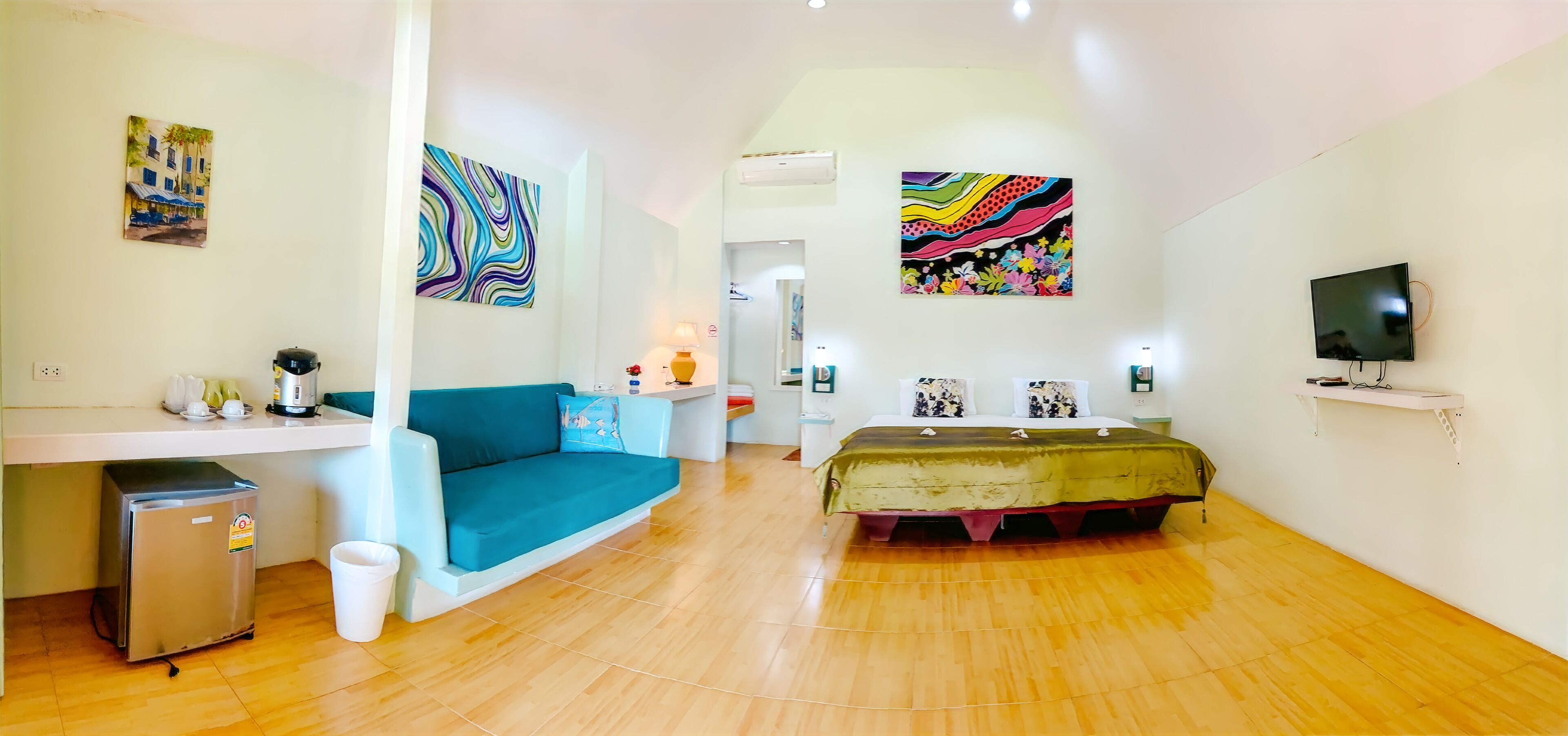 Cruiser Island Resort