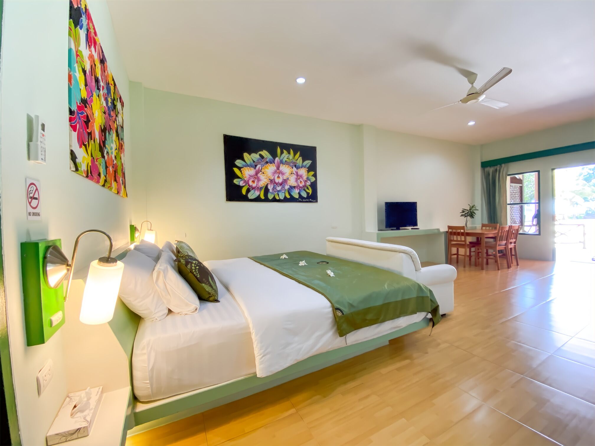 Cruiser Island Resort