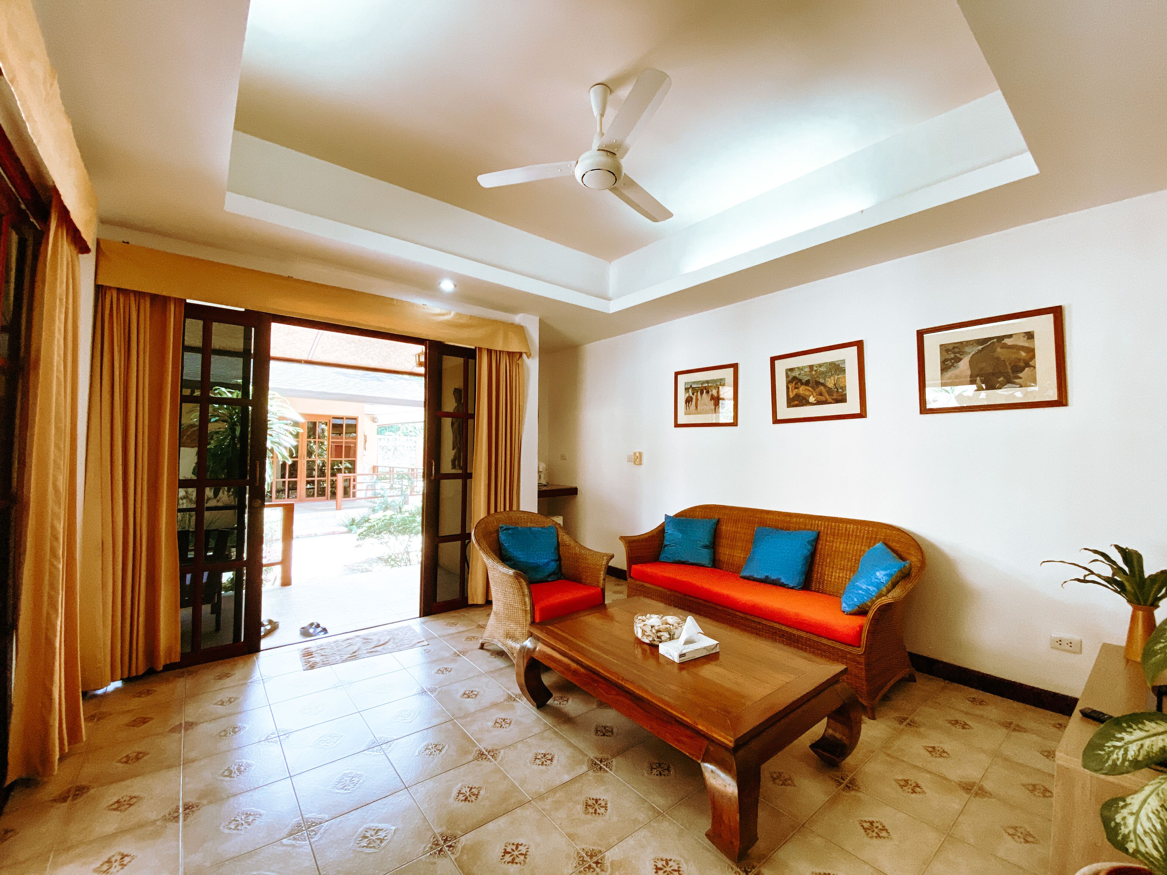 Cruiser Island Resort