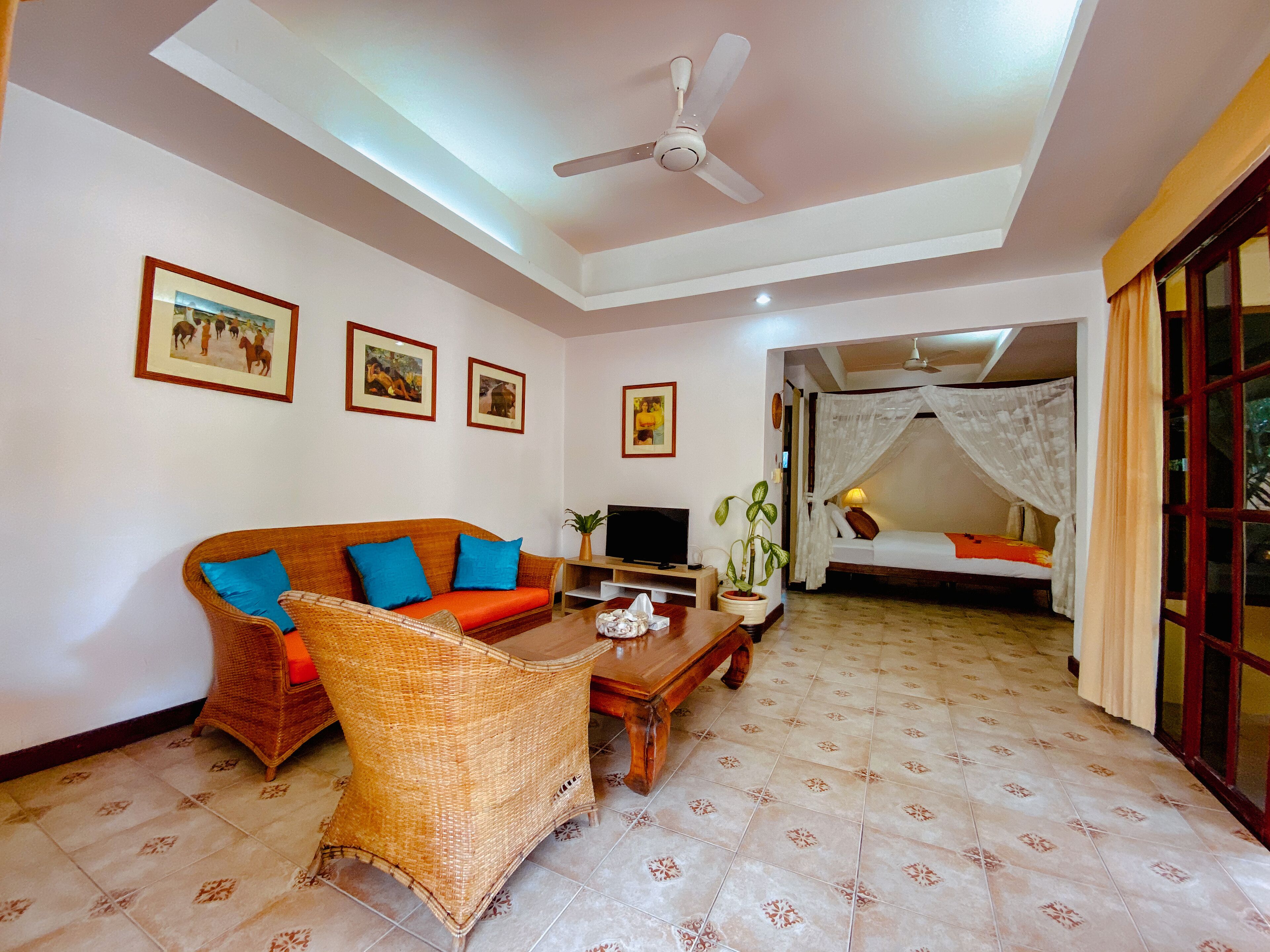 Cruiser Island Resort